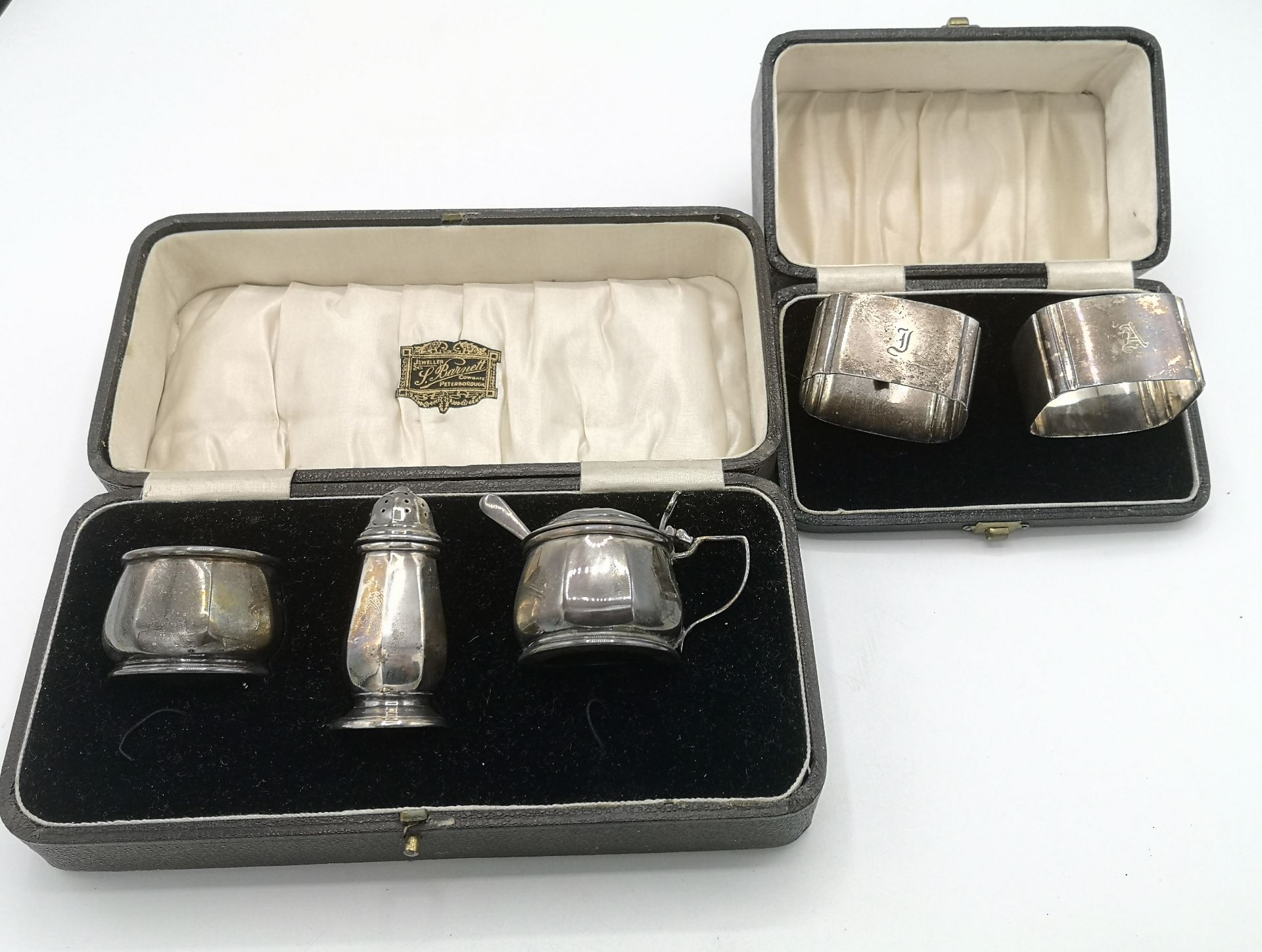 Three piece silver cruet set, two silver napkin rings - Image 2 of 9