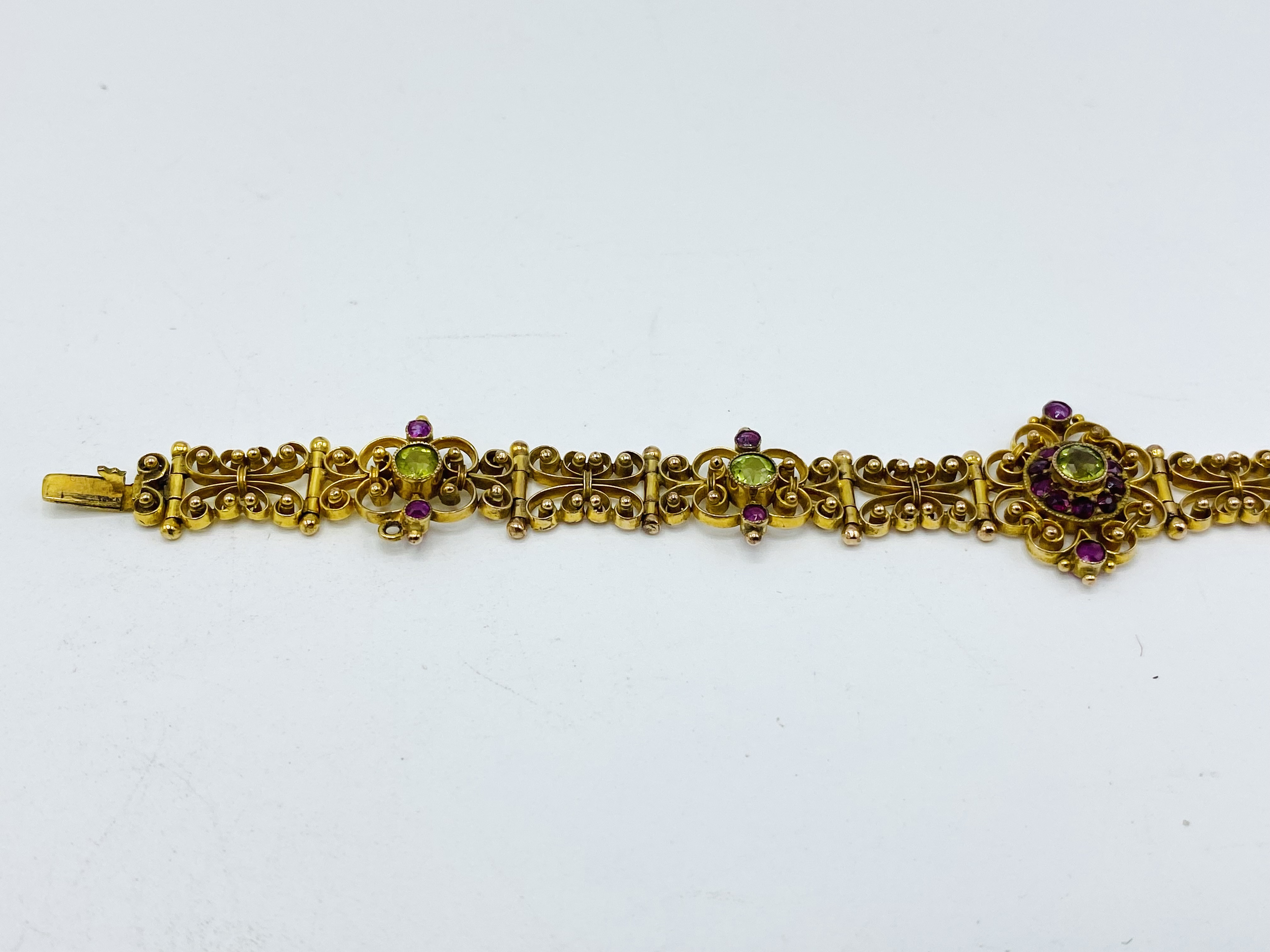 Gold filigree bracelet set with rubies and peridot - Image 2 of 9