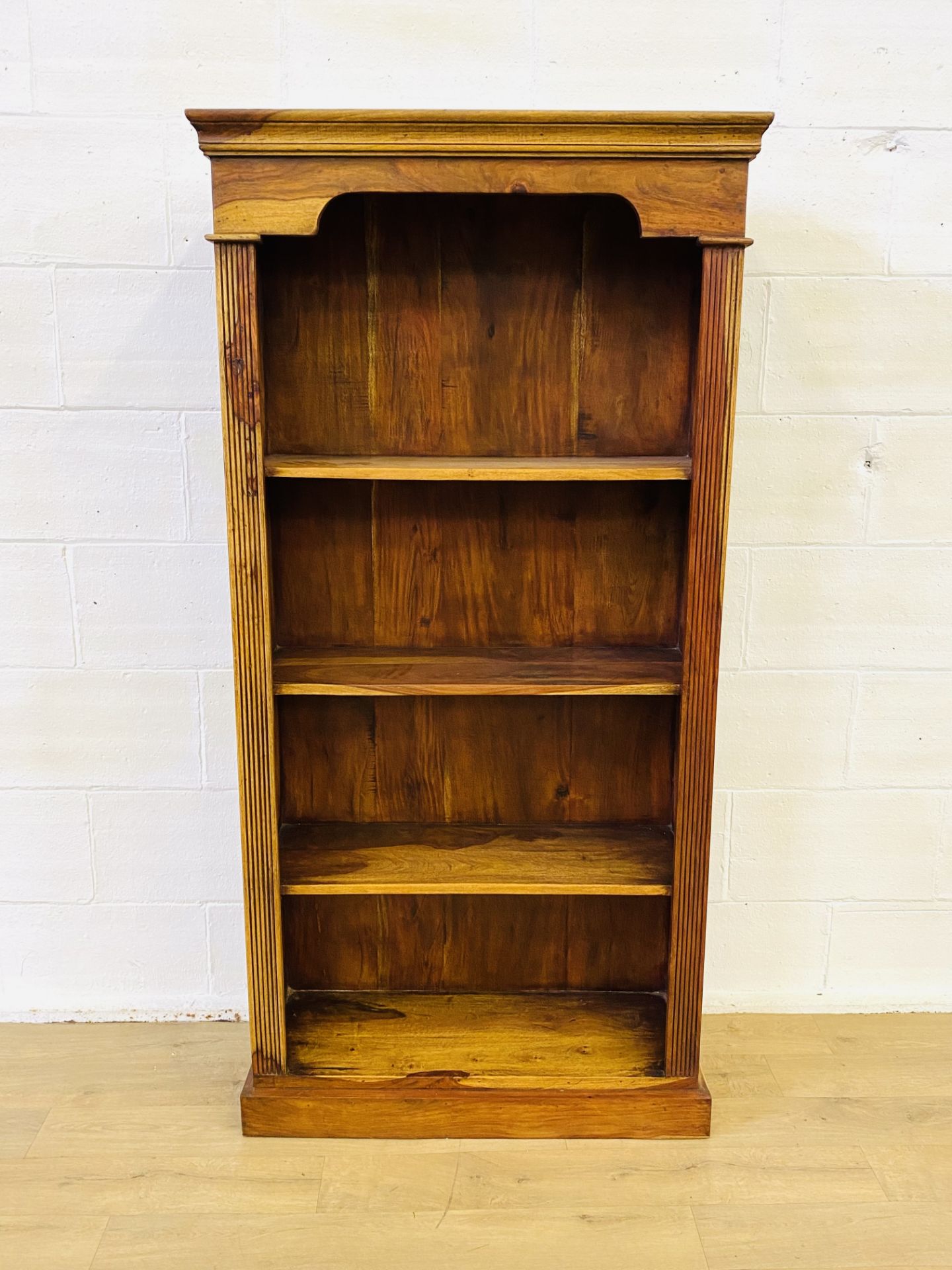 Hard wood open display unit - Image 3 of 5