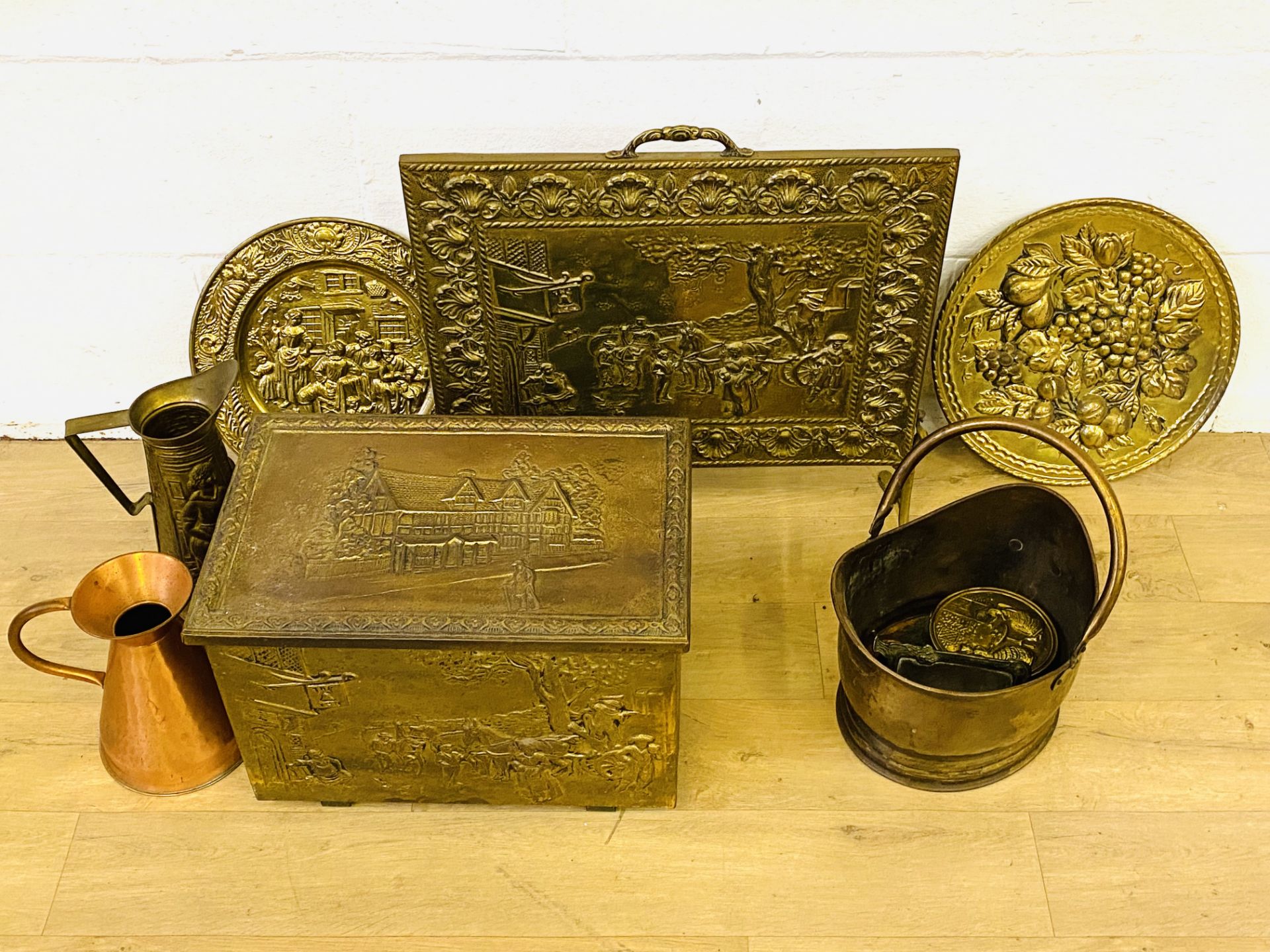 Brass firescreen and other items - Image 2 of 4