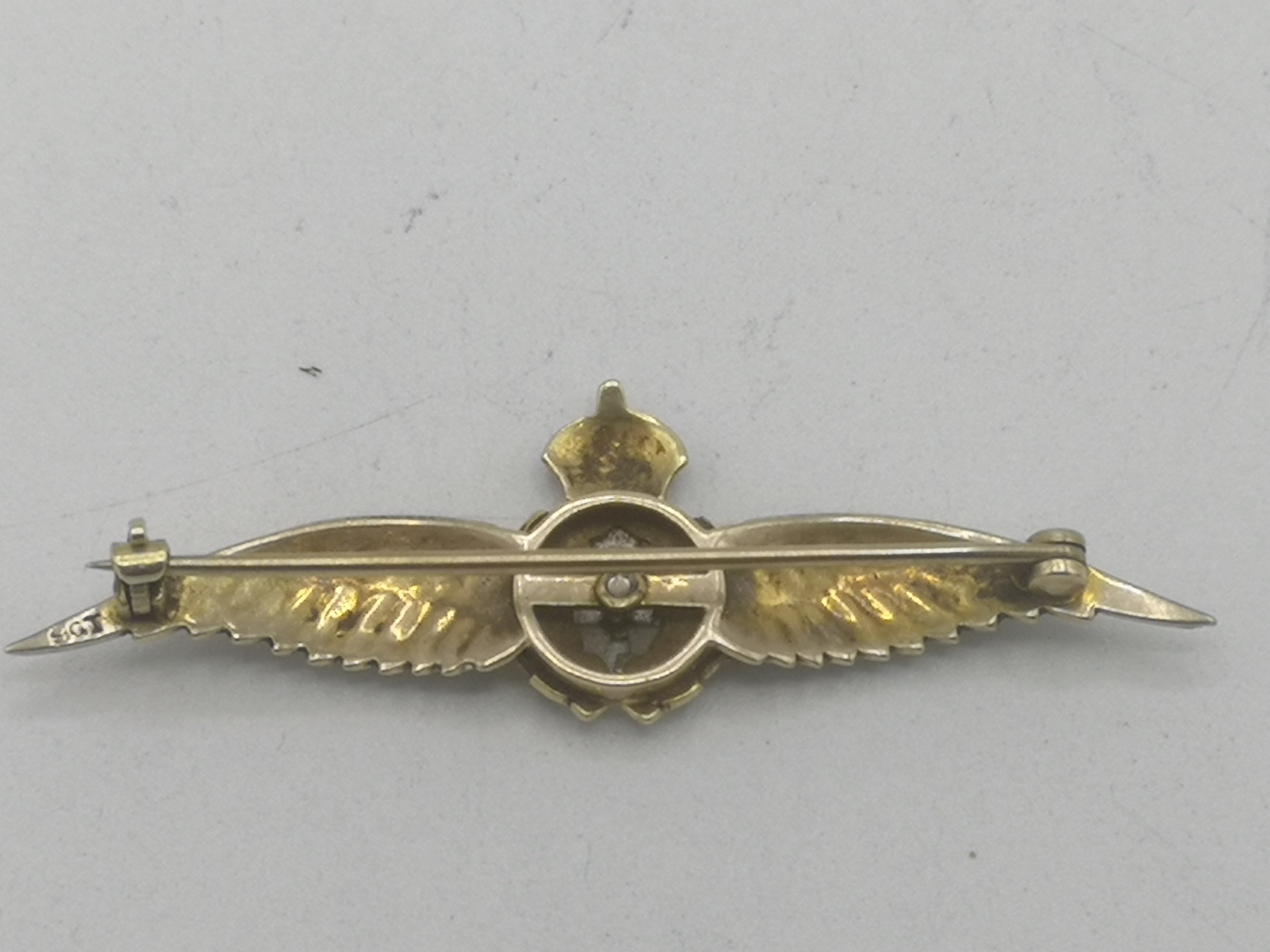 9ct gold and enamel RAF brooch - Image 4 of 4
