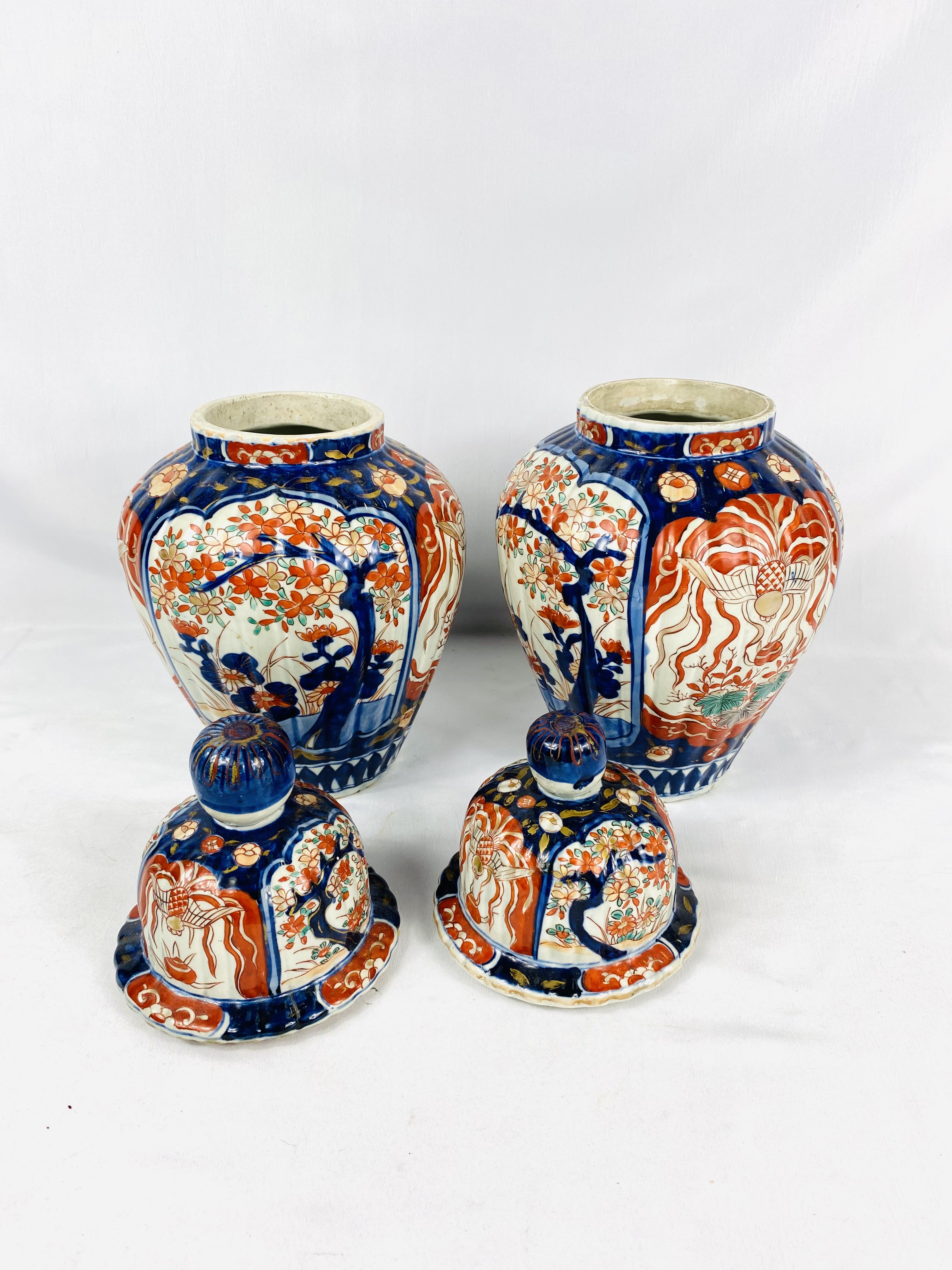 Two Japanese Imari lidded jars - Image 4 of 5