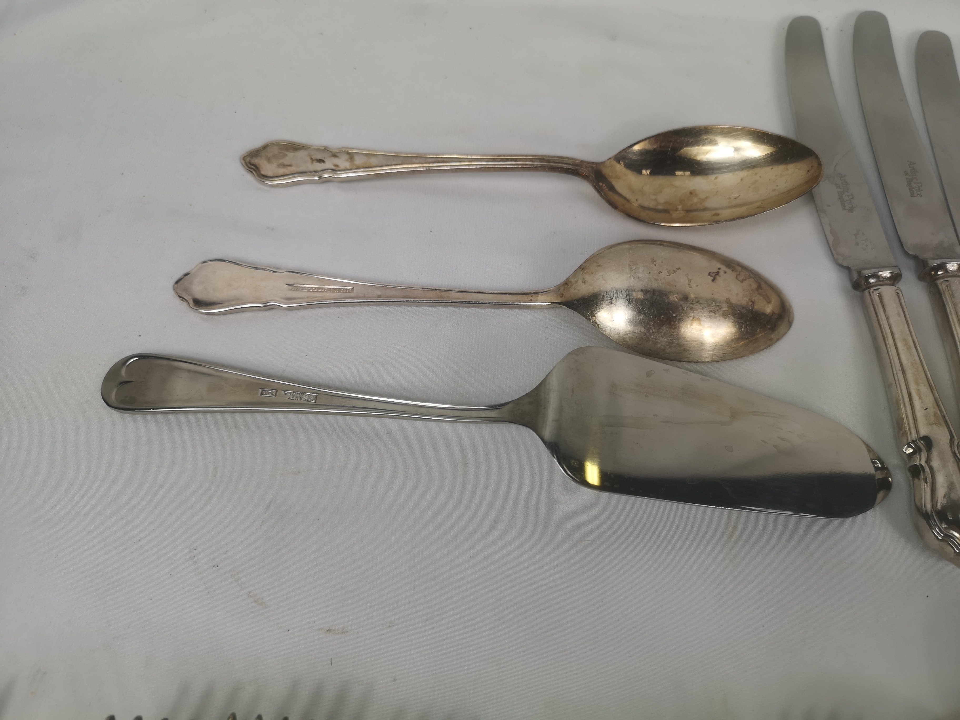 A canteen of silver plate cutlery - Image 7 of 11