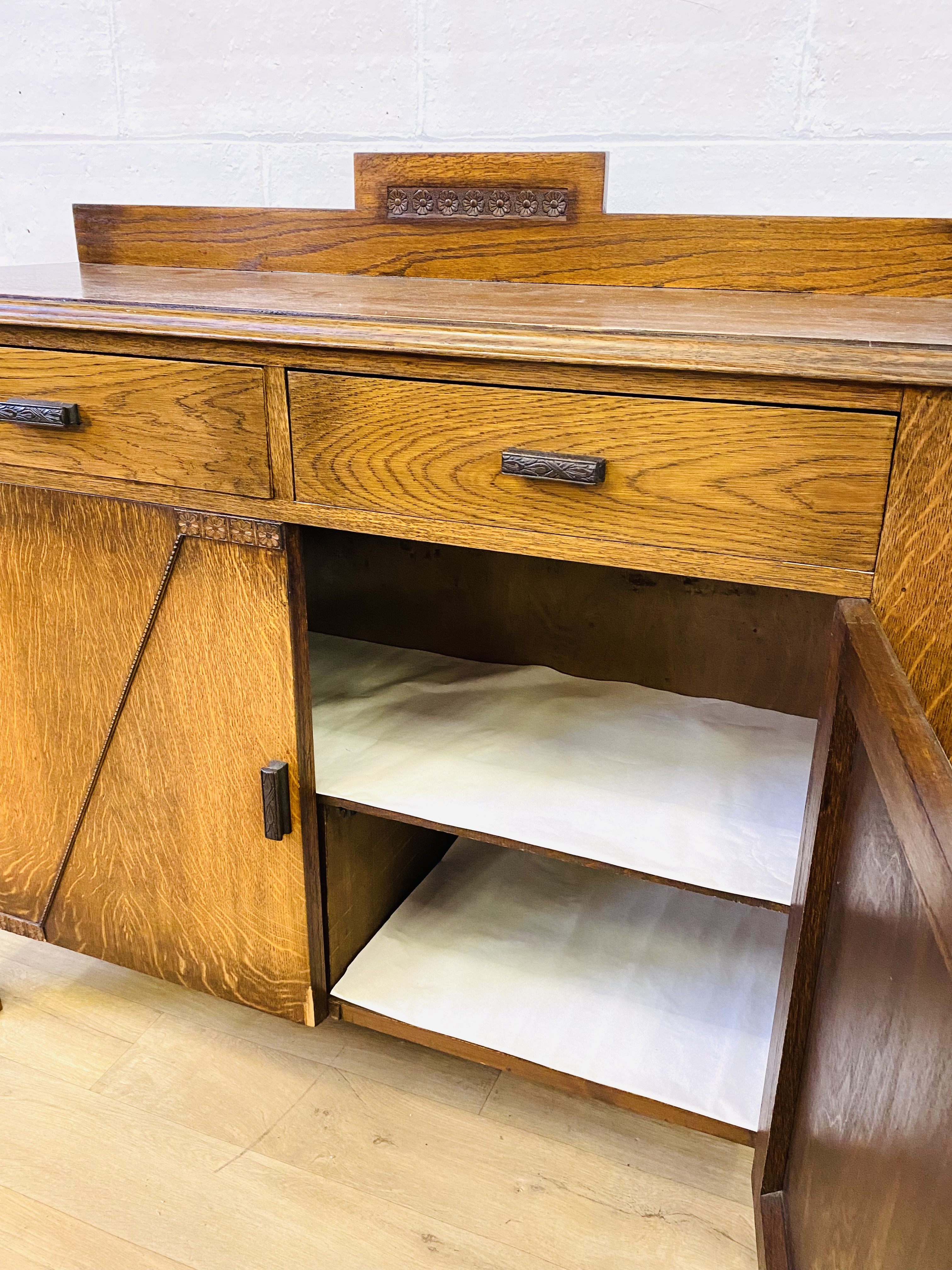 Oak sideboard - Image 6 of 6