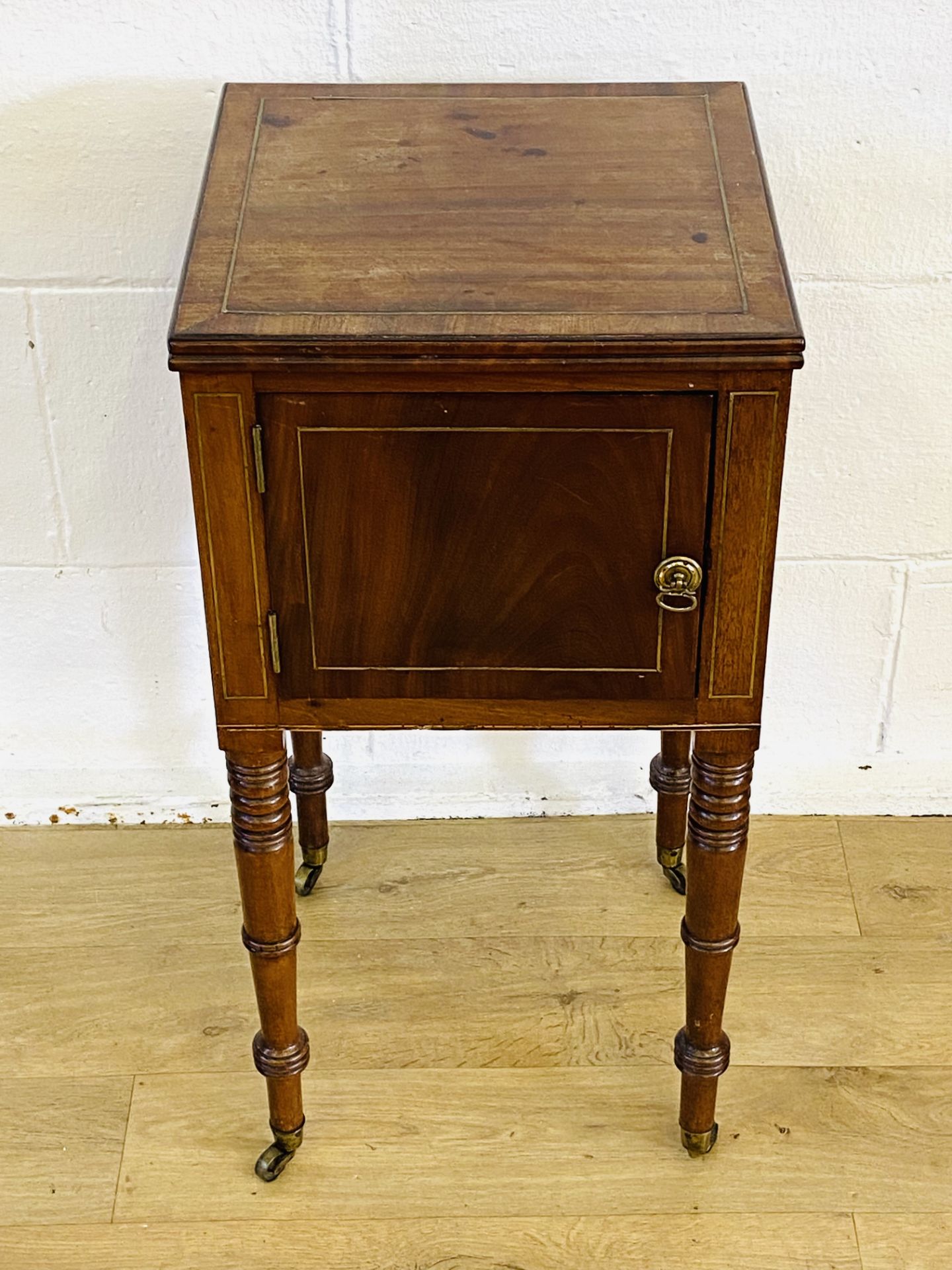 Mahogany bedside cupboard - Image 3 of 5