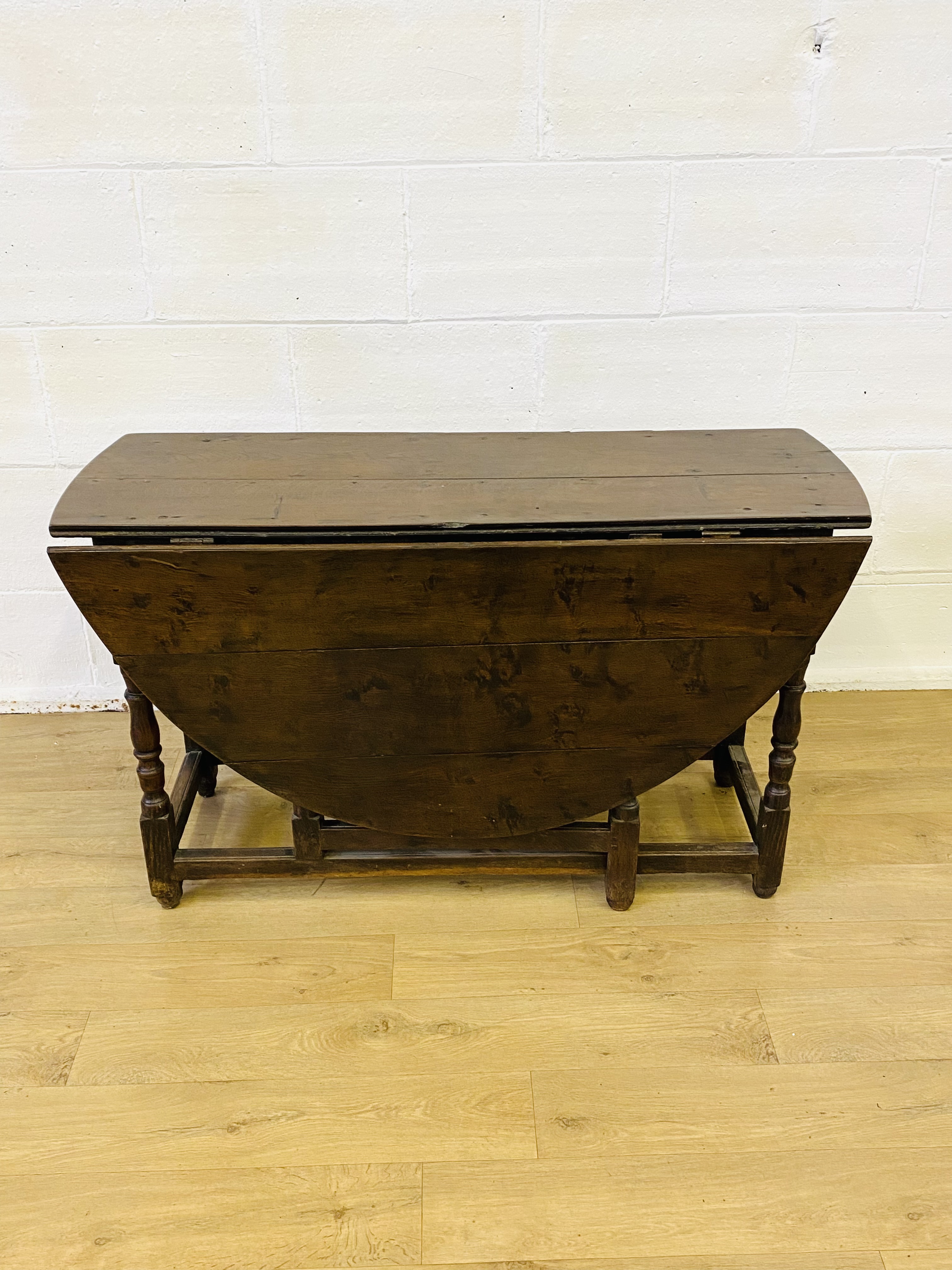 Oak gateleg table