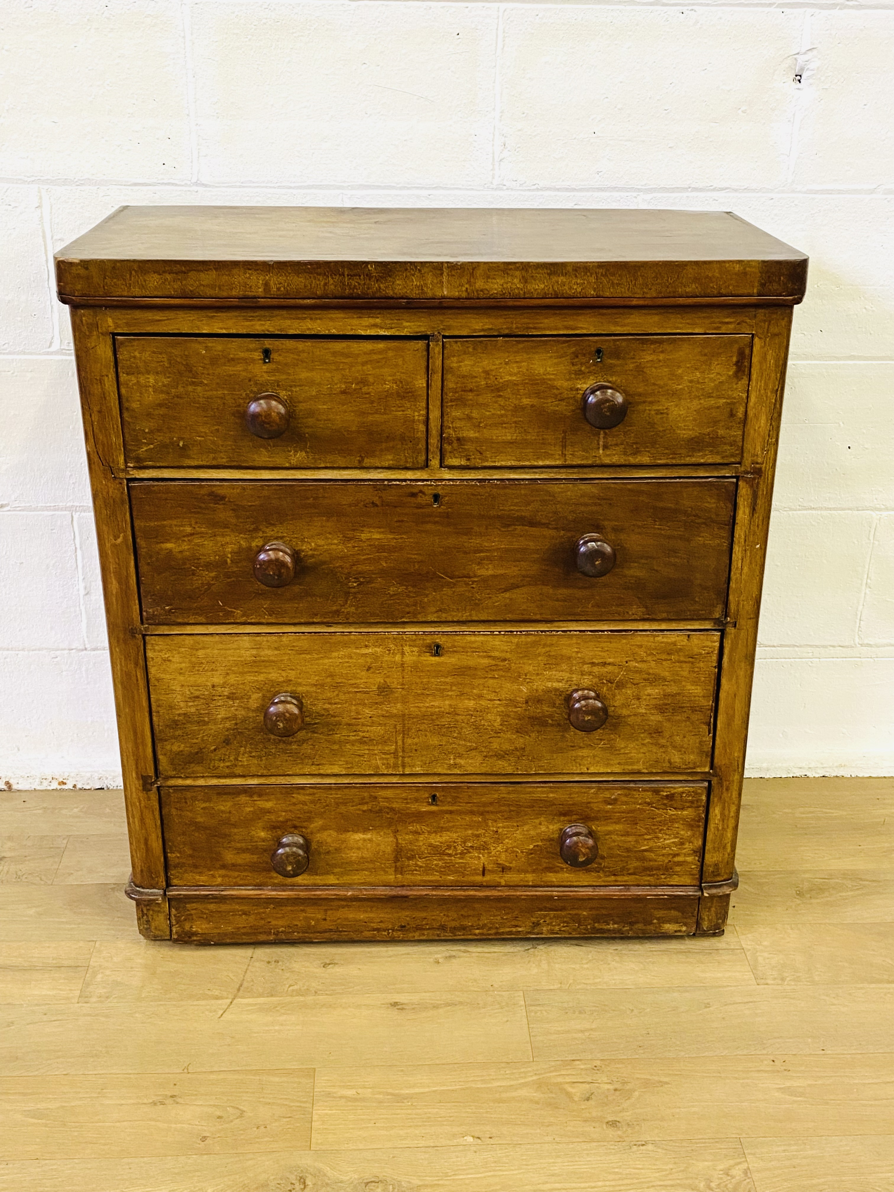 Victorian mahogany chest of drawers