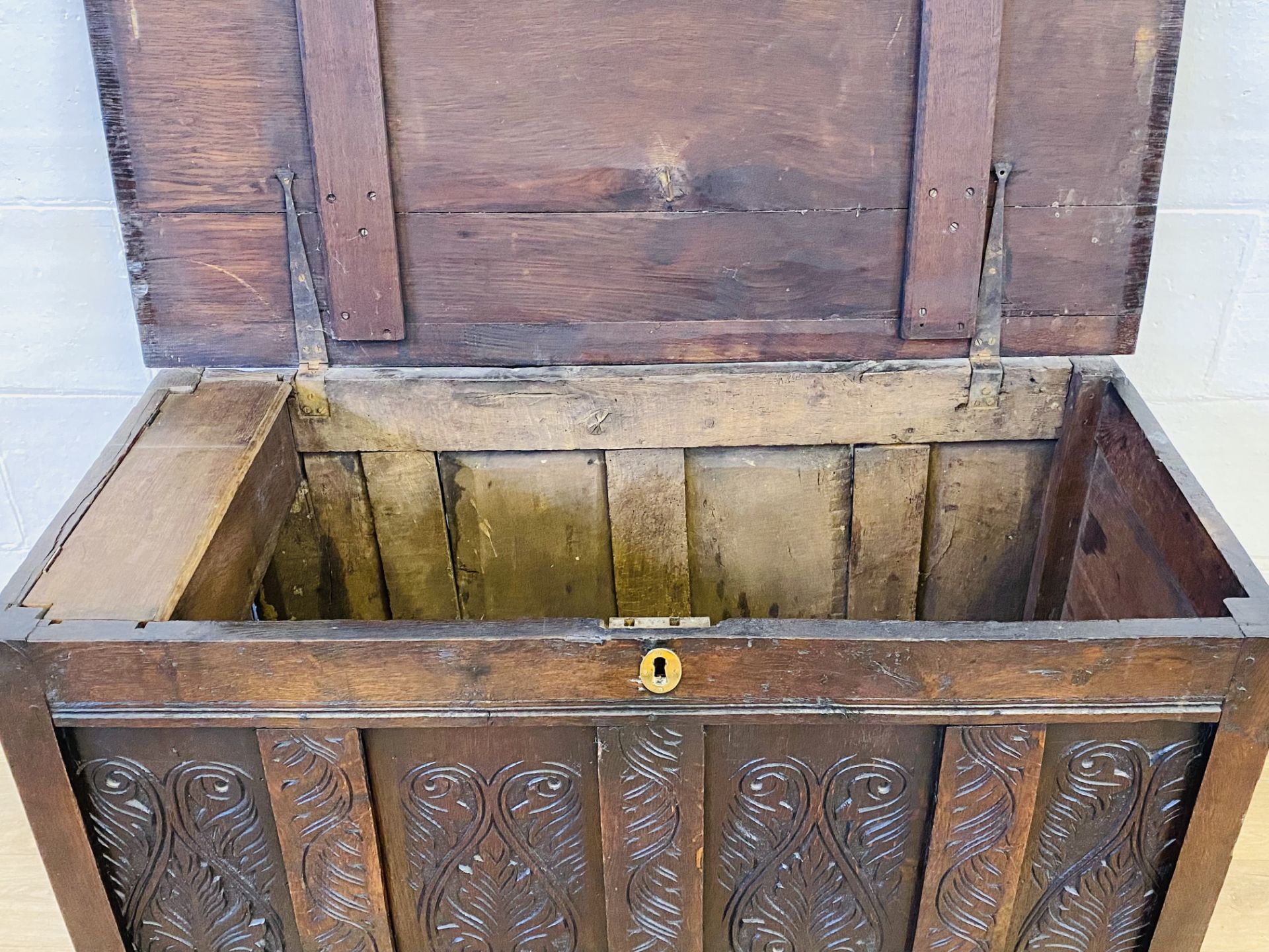 Georgian oak chest - Image 6 of 8