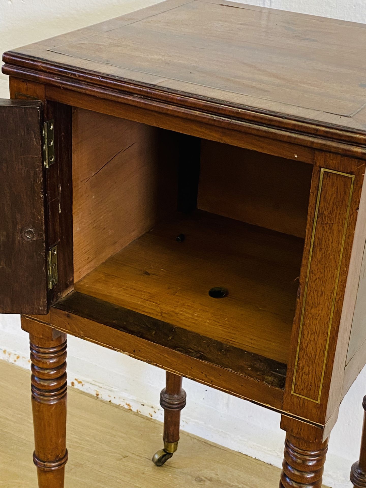 Mahogany bedside cupboard - Image 5 of 5