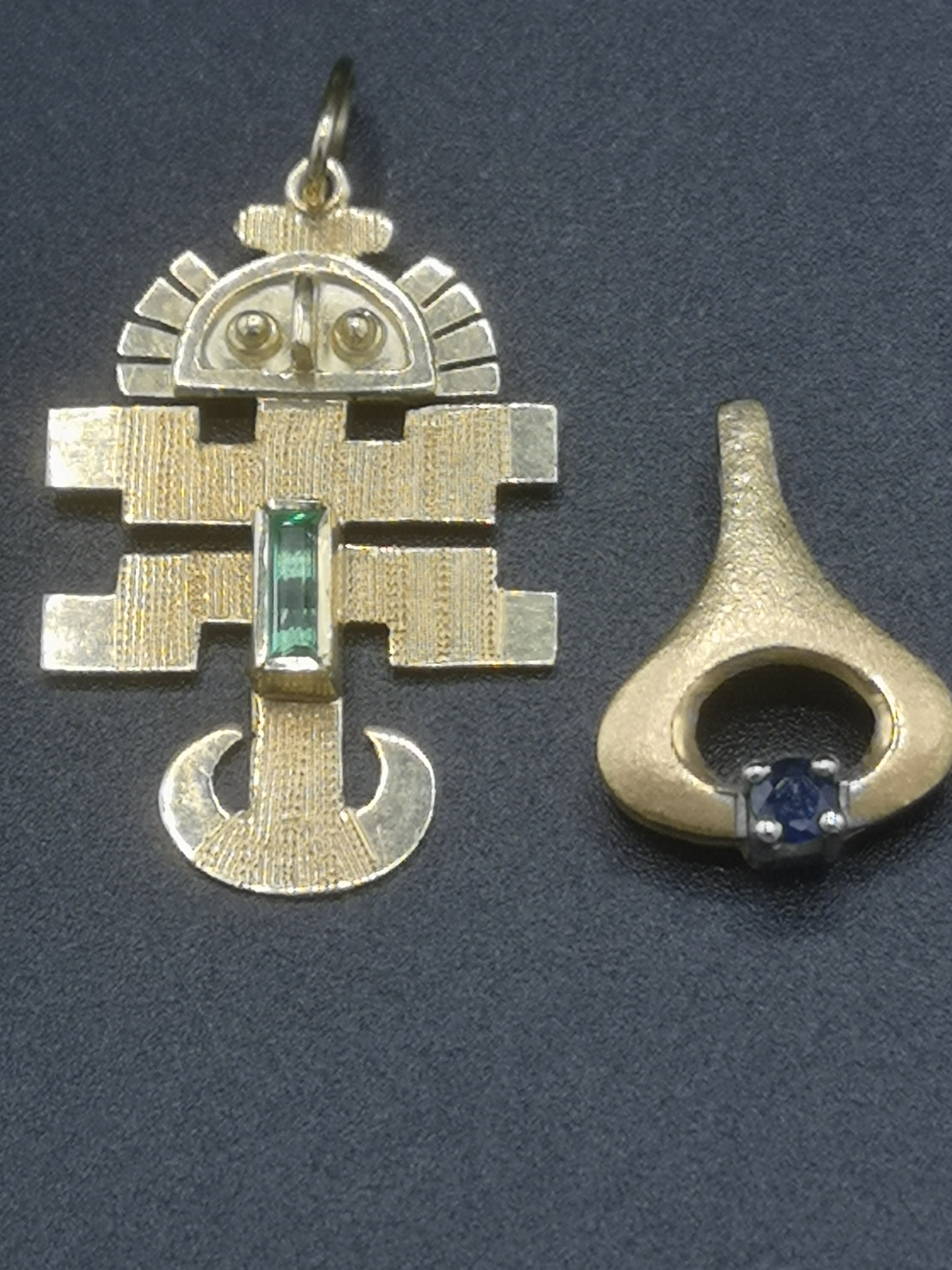 18ct gold Aztec style pendant