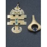 18ct gold Aztec style pendant