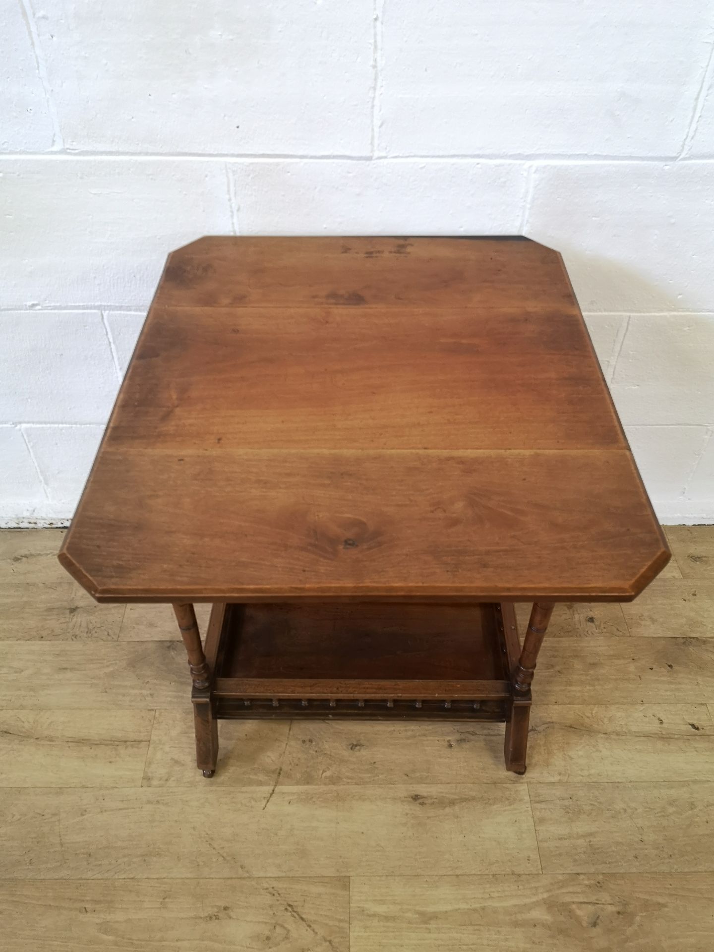 Mahogany drop leaf side table with canted corners - Bild 3 aus 7