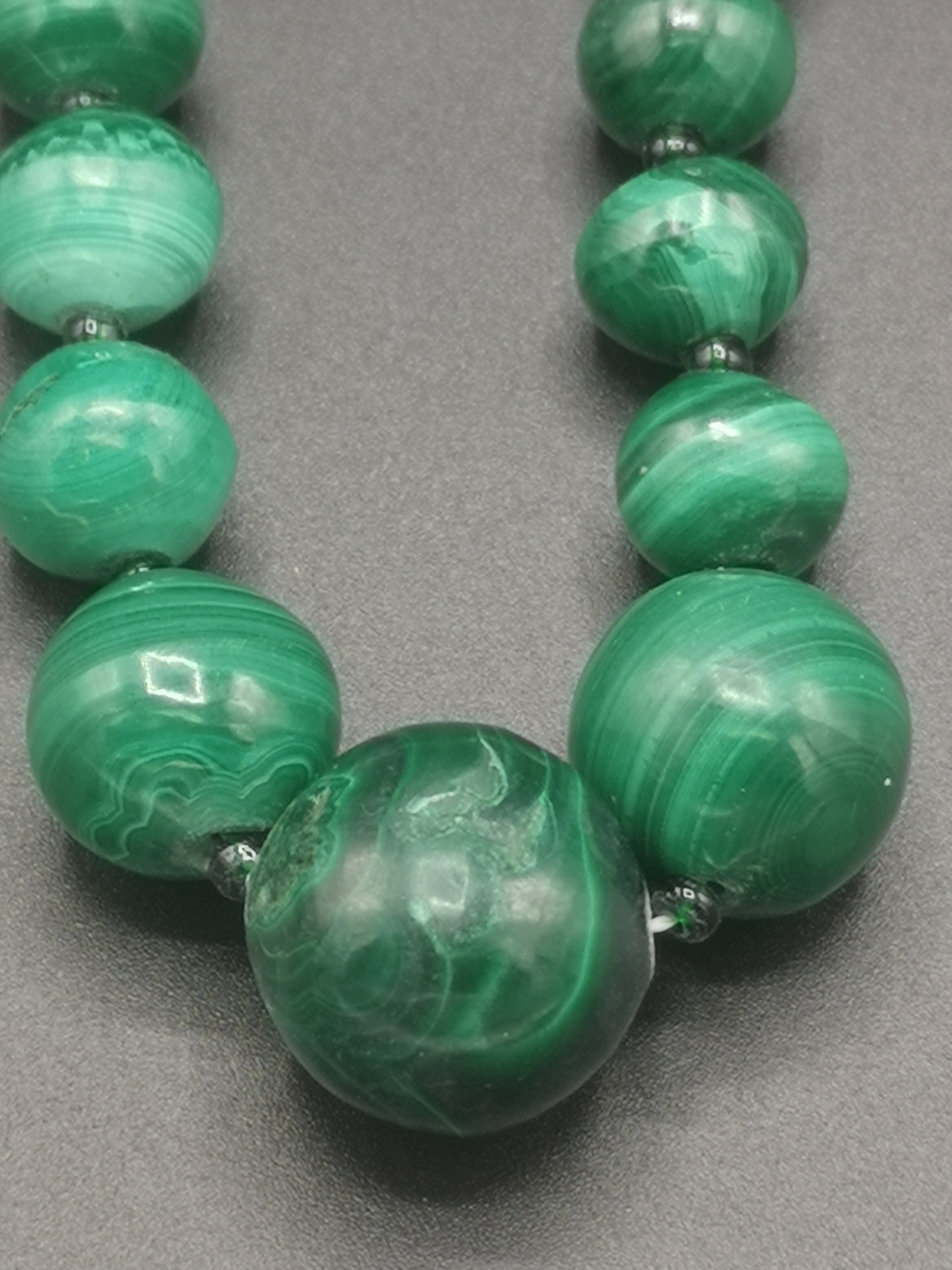 Malachite graduated bead necklace - Image 3 of 5