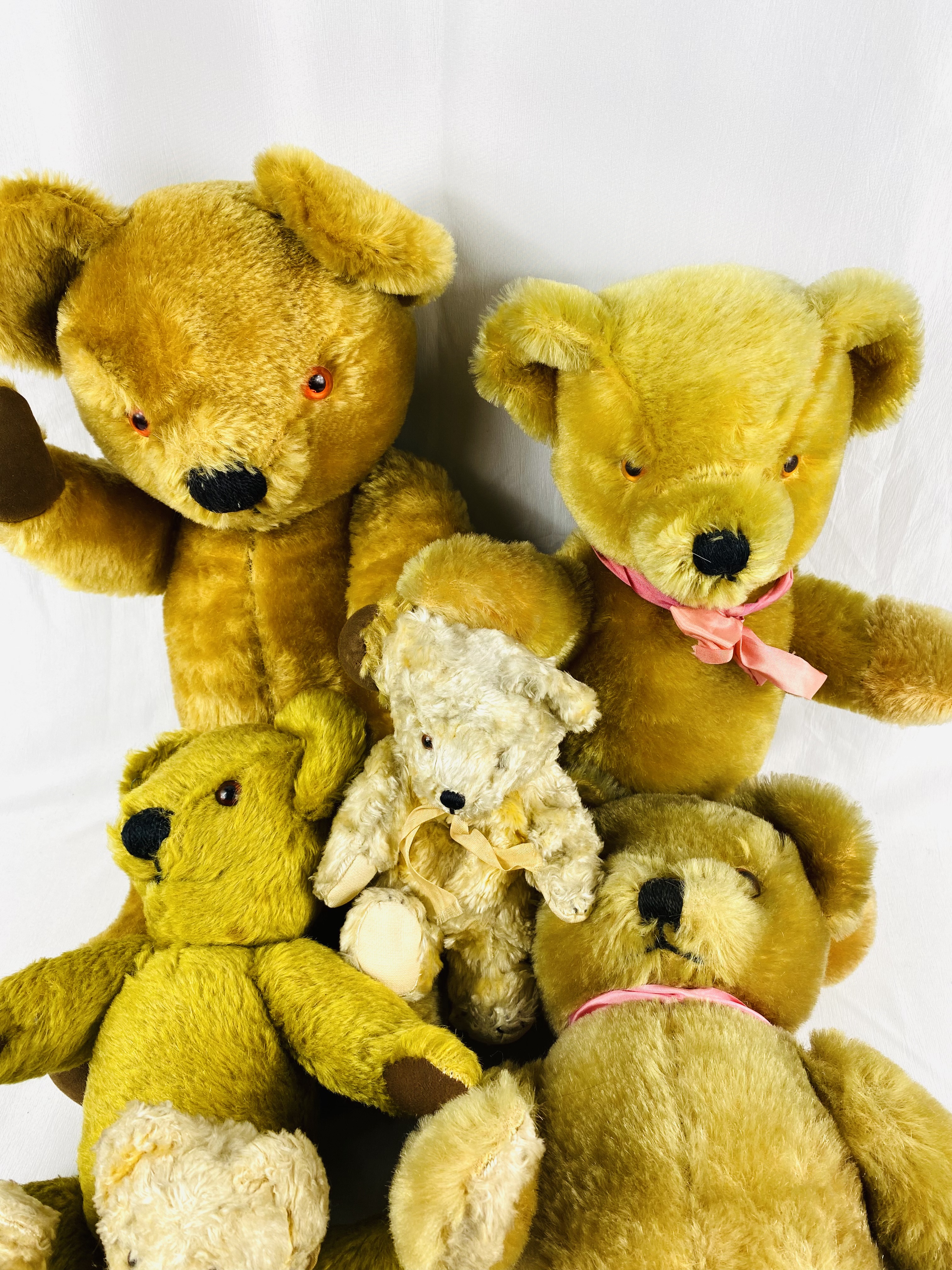 Collection of teddy bears - Image 2 of 5