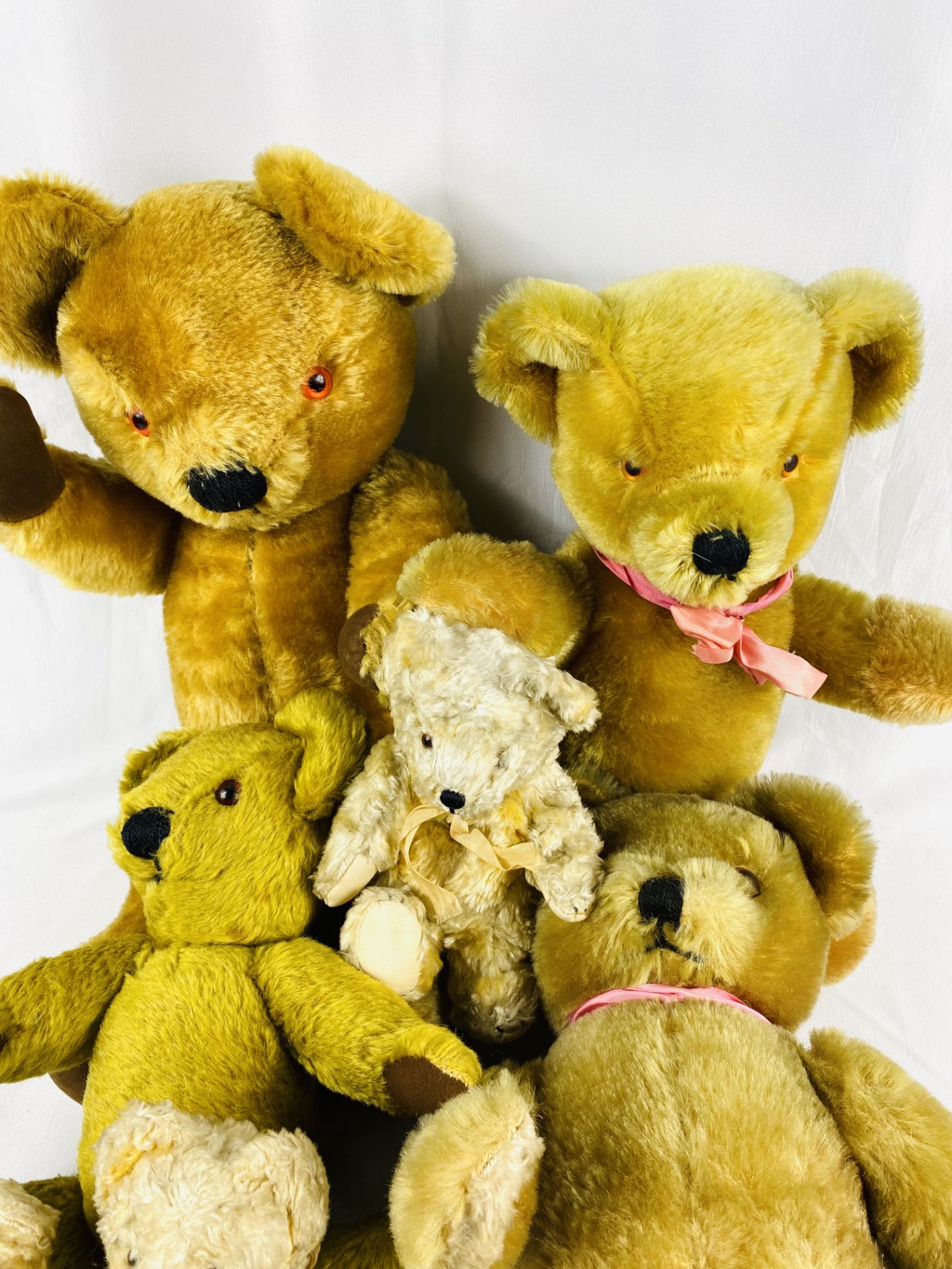Collection of teddy bears - Image 2 of 5