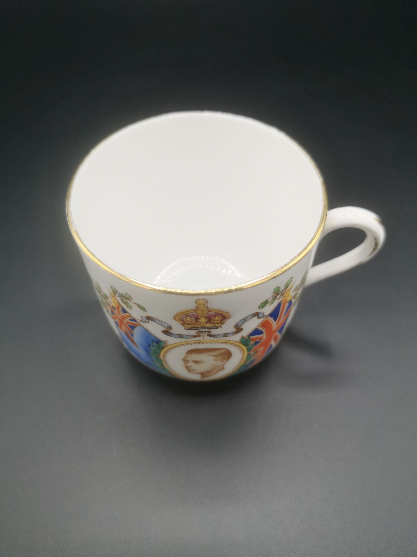 Edward VIII Tuscan china mug with an Edward VIII medal - Image 5 of 8