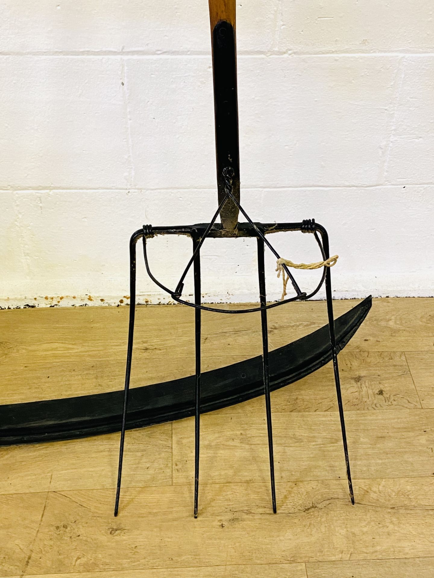 A scythe and two pitchforks - Image 2 of 5