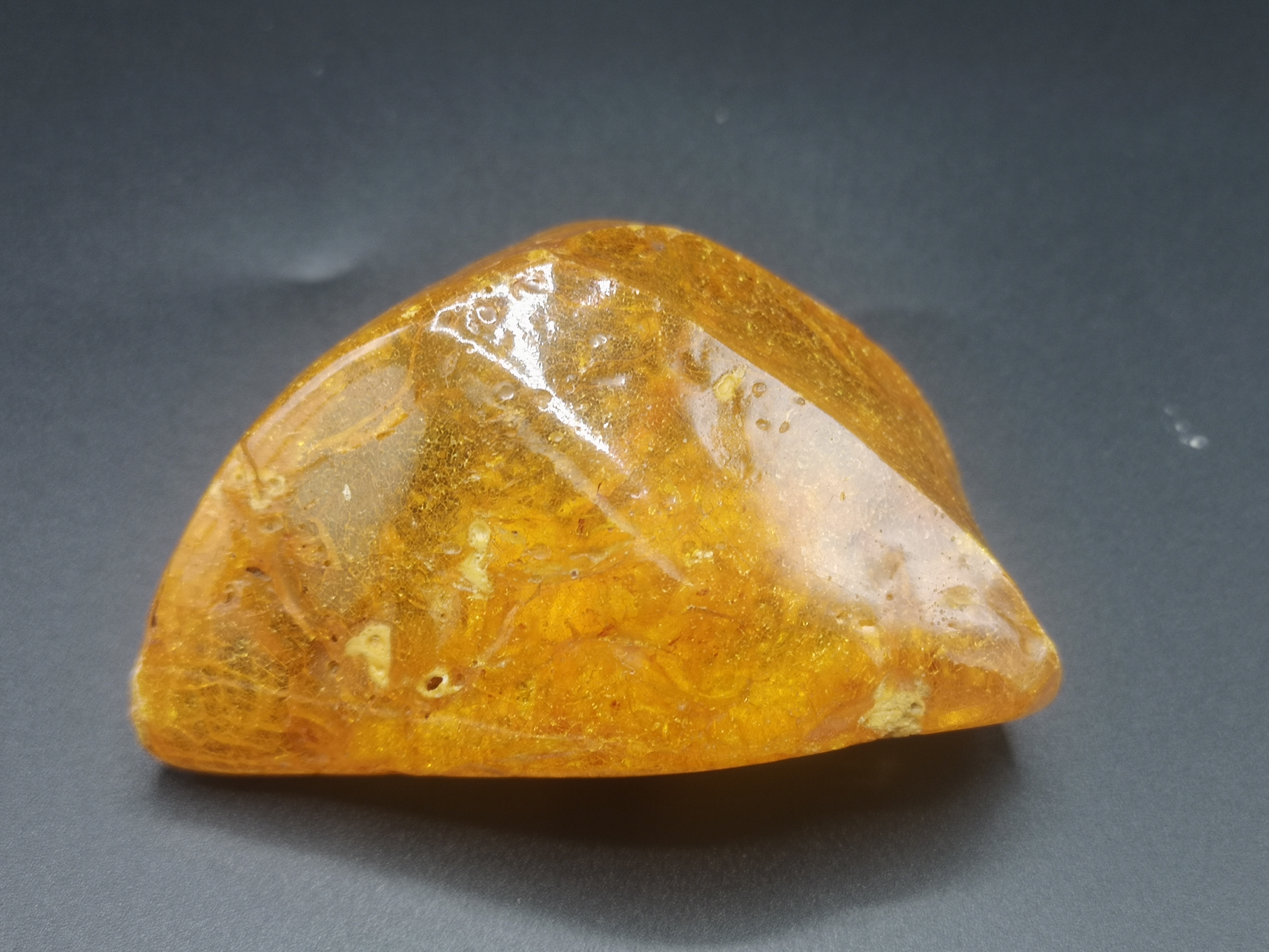 Two amber rocks - Image 2 of 9