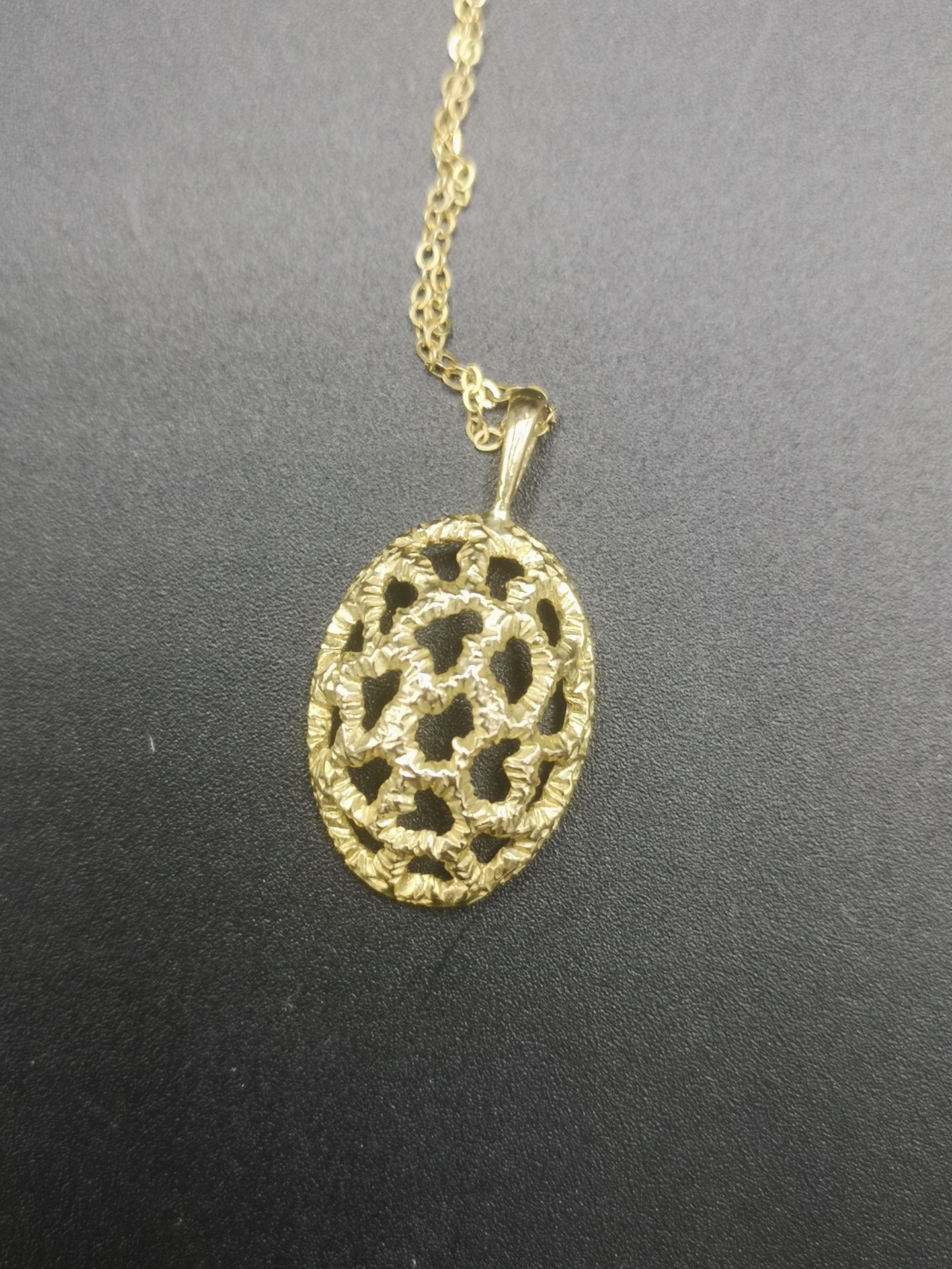 9ct gold necklace and pendant