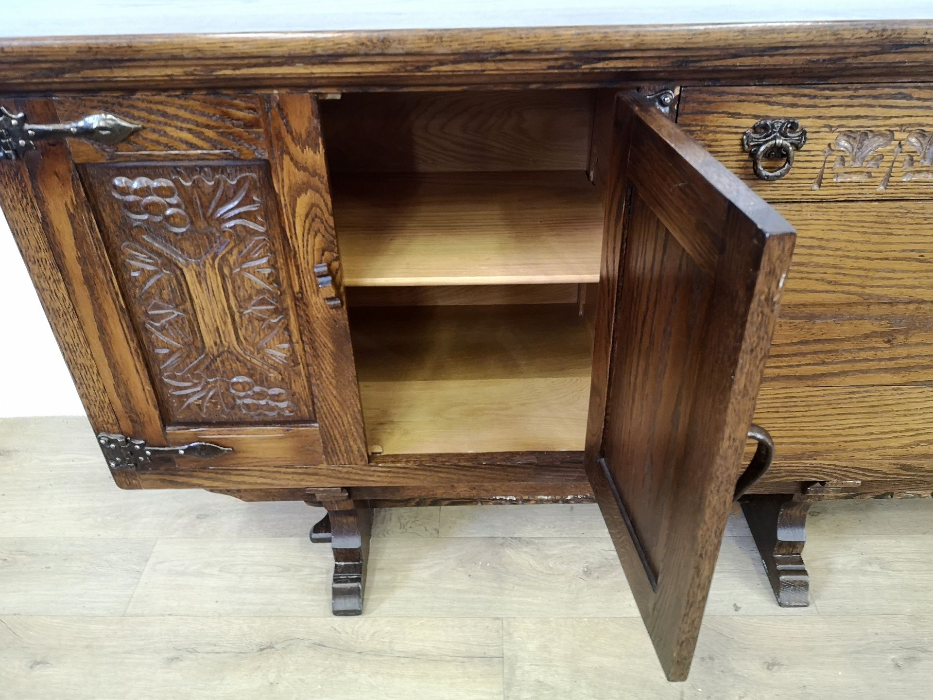 Oak dresser - Image 8 of 11