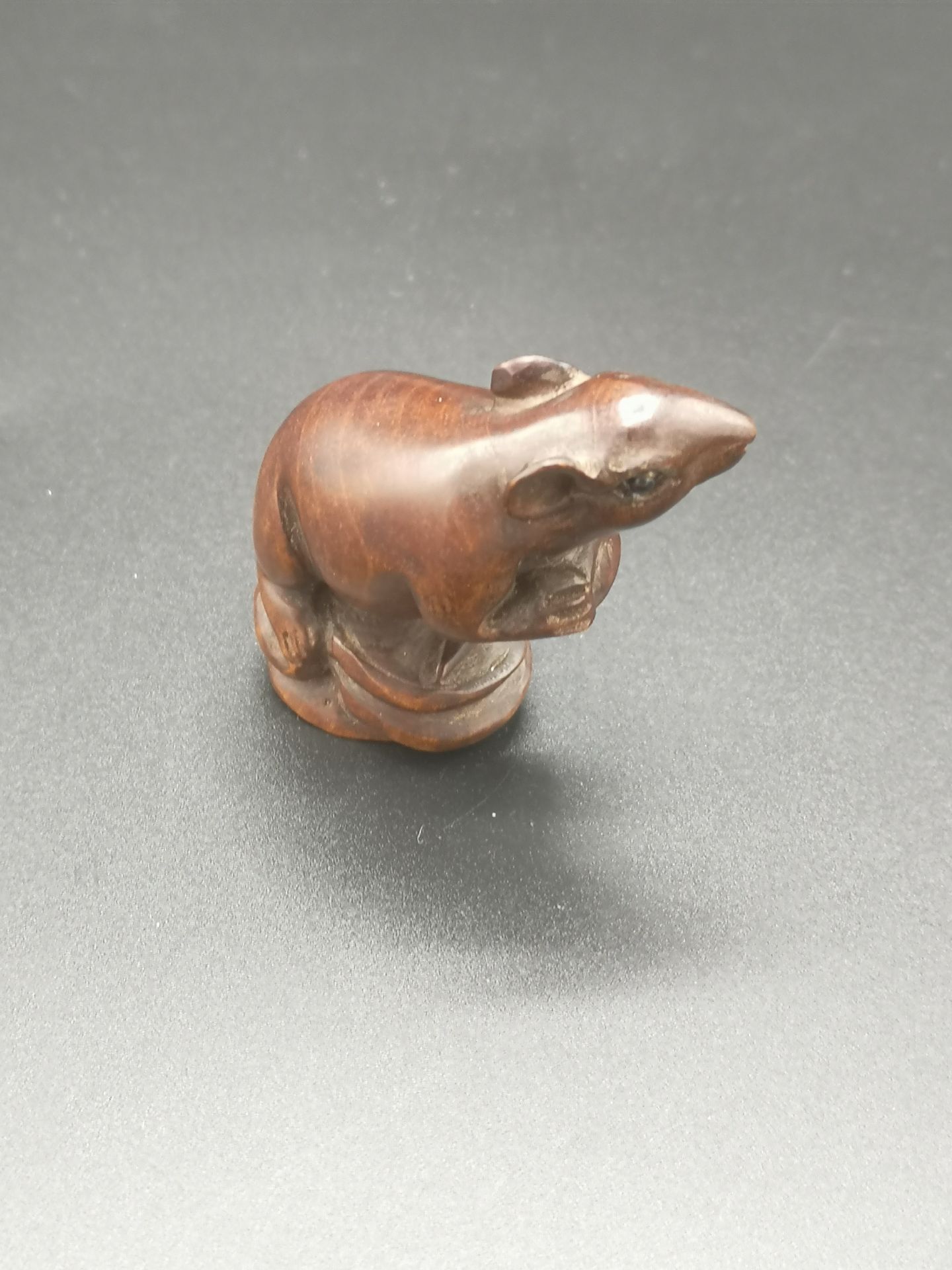 Carved wood netsuke - Image 2 of 5