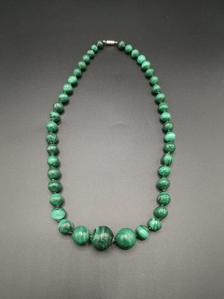 Malachite graduated bead necklace - Image 5 of 5