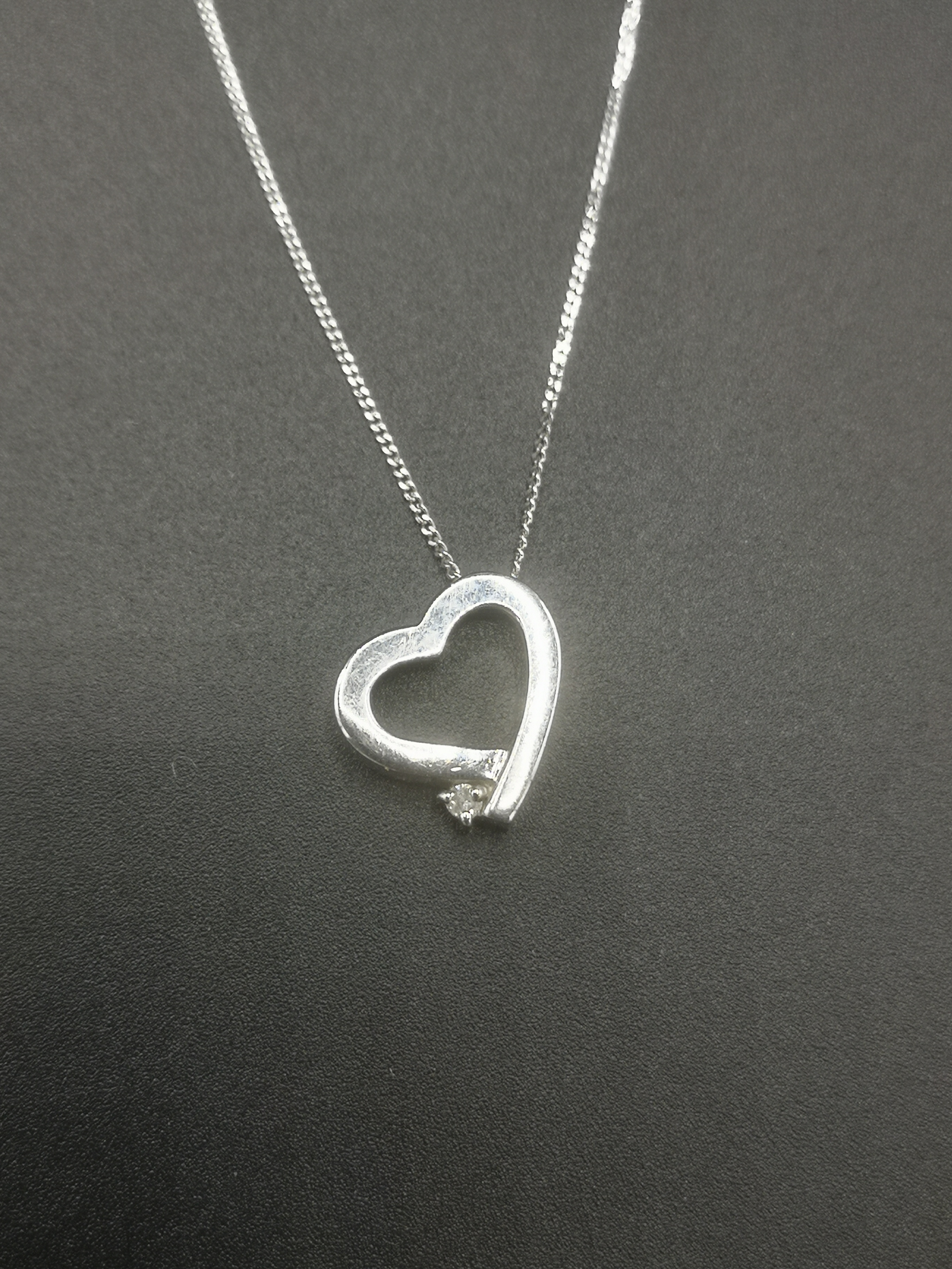 9ct white gold chain and pendant - Image 2 of 6