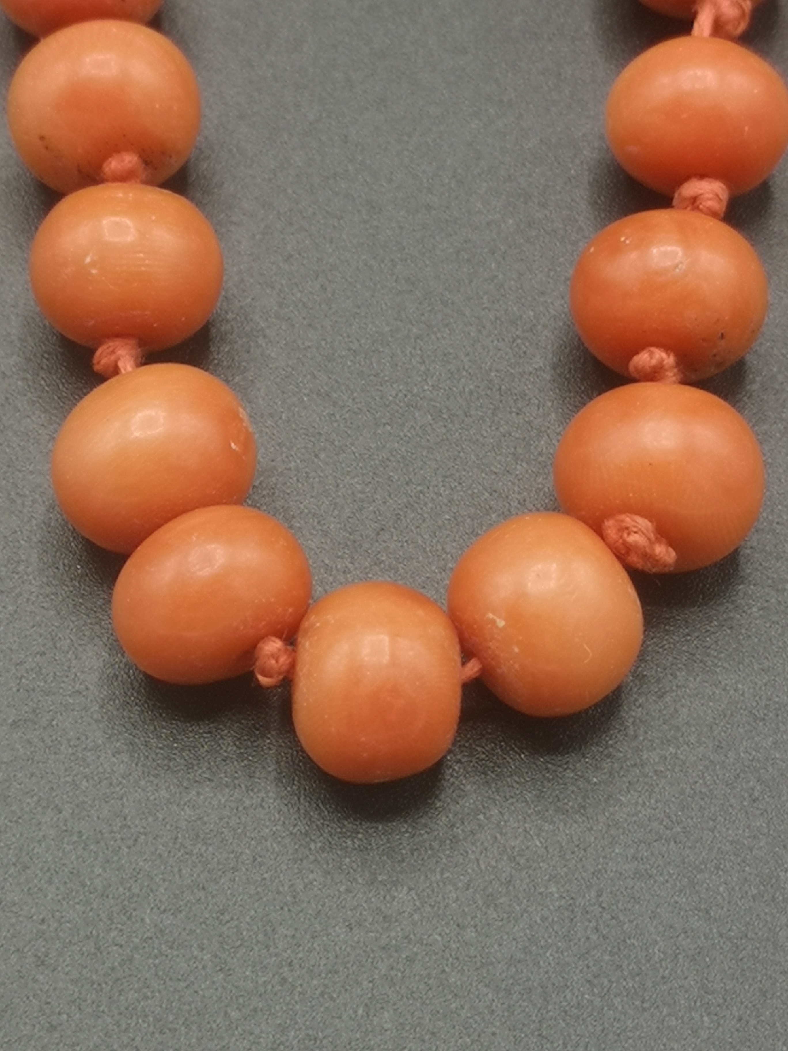Coral graduated bead necklace - Image 4 of 5