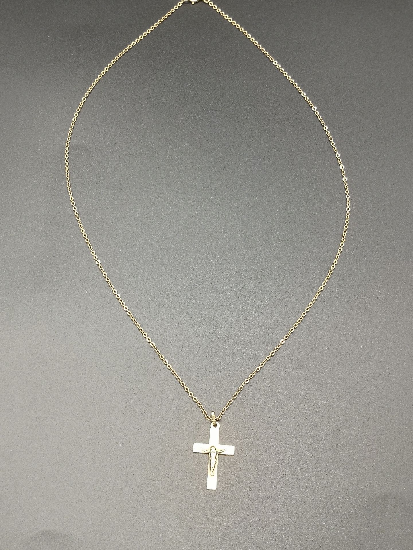 9ct gold necklace with crucifix pendant