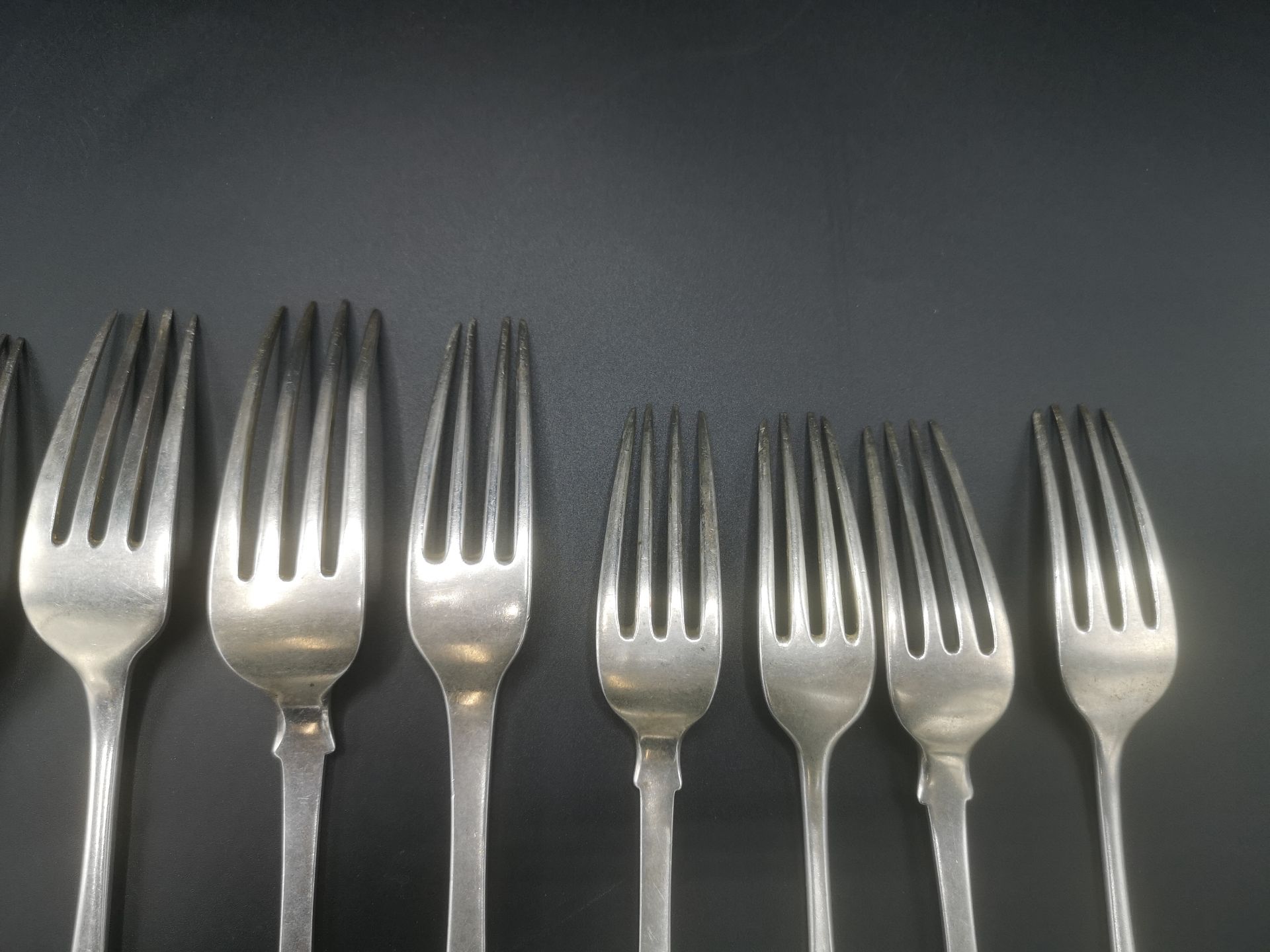 Three Georgian silver forks, together with seven other silver forks - Bild 9 aus 9