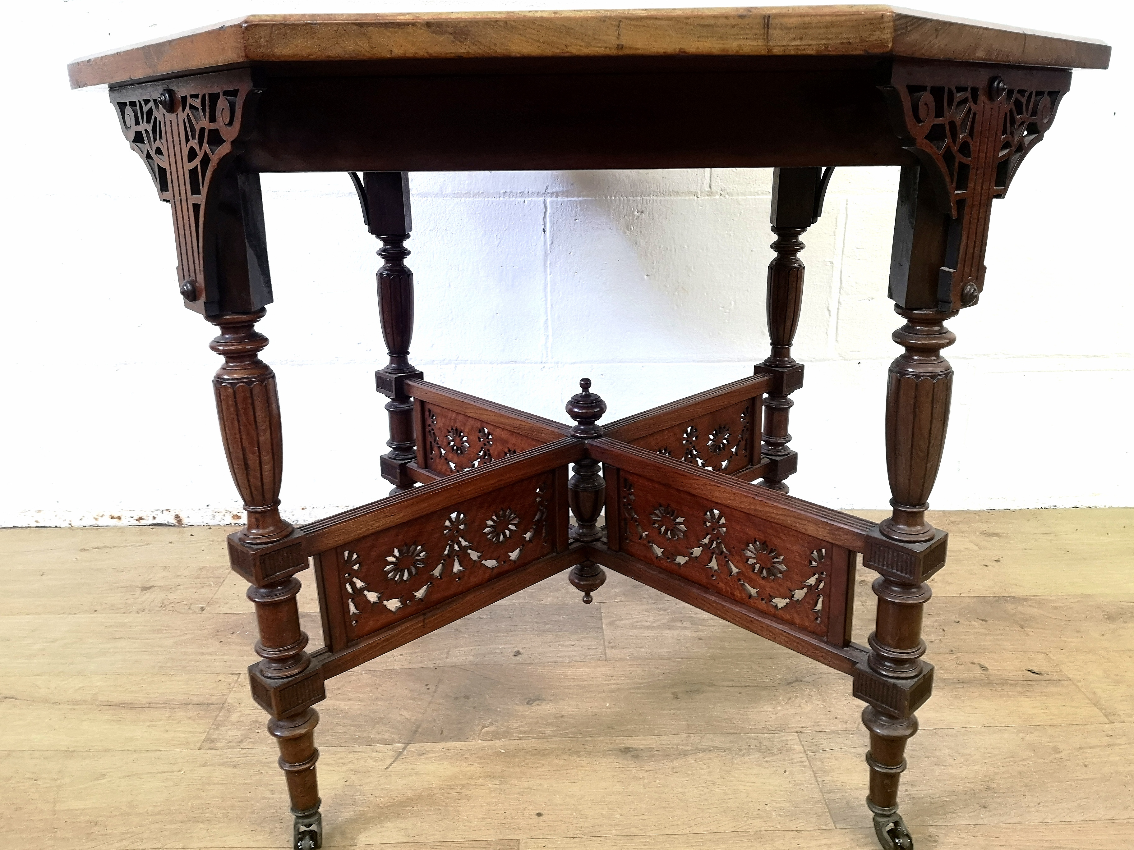 Victorian mahogany table - Image 4 of 6