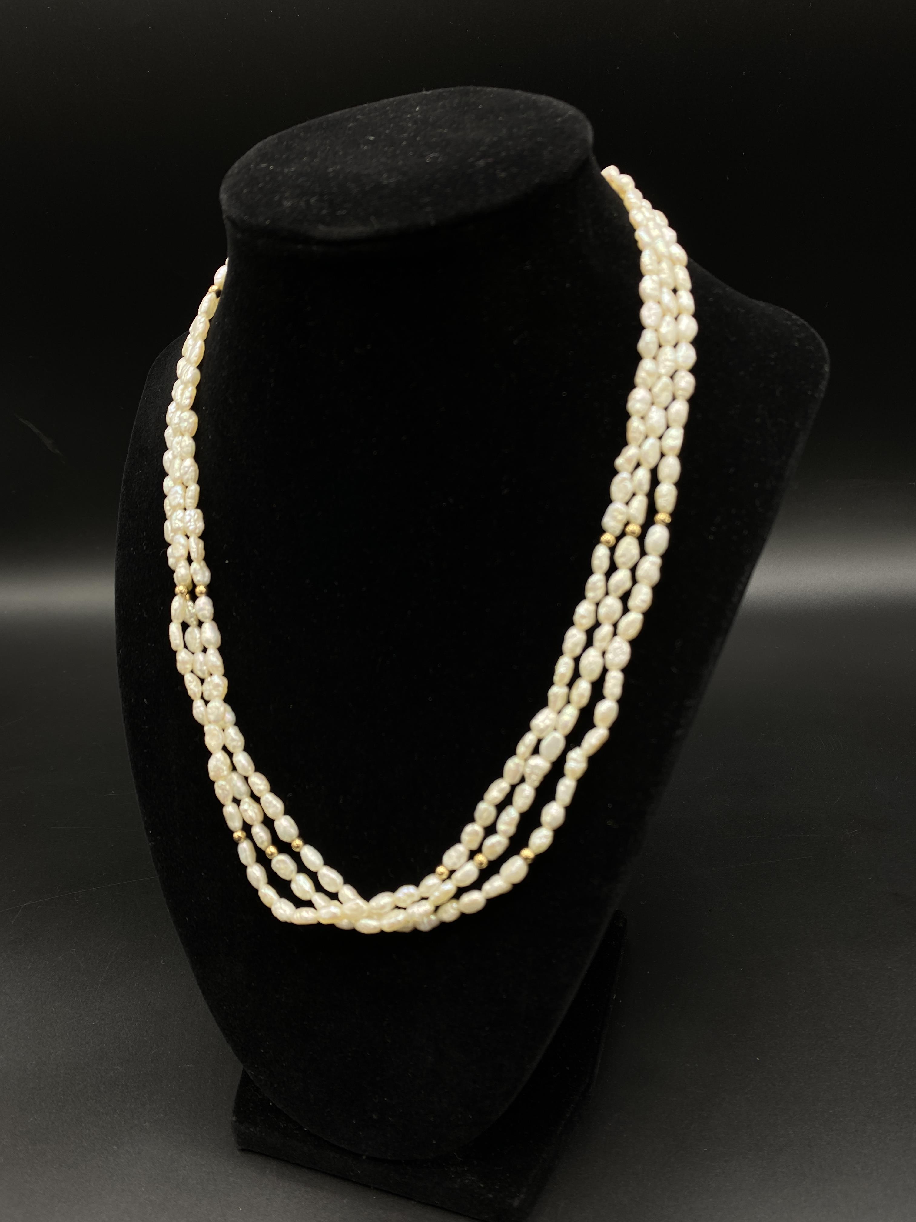 Two pearl necklaces with gold clasps - Image 7 of 9