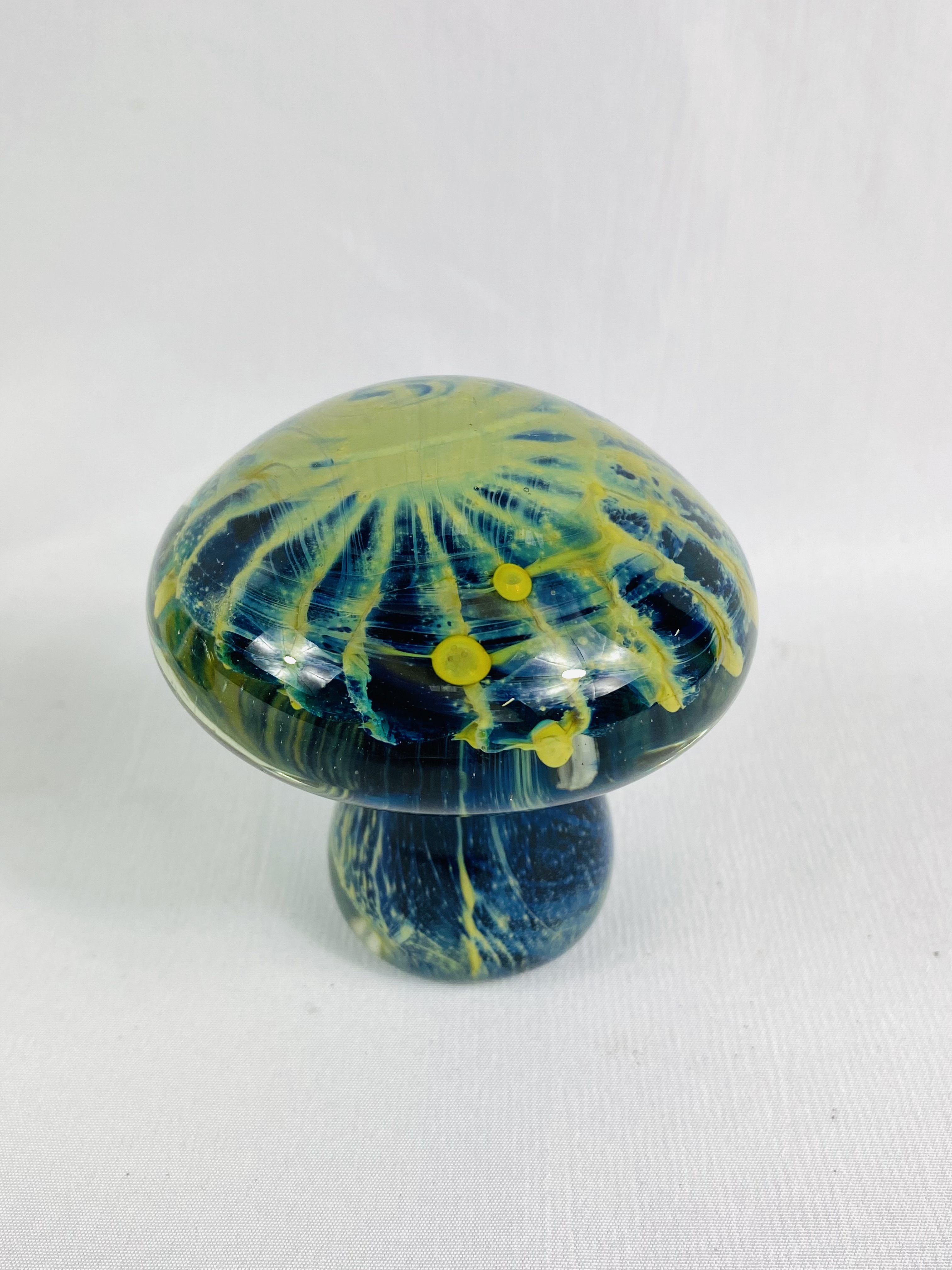 Four Mdina glass paperweights - Image 5 of 5
