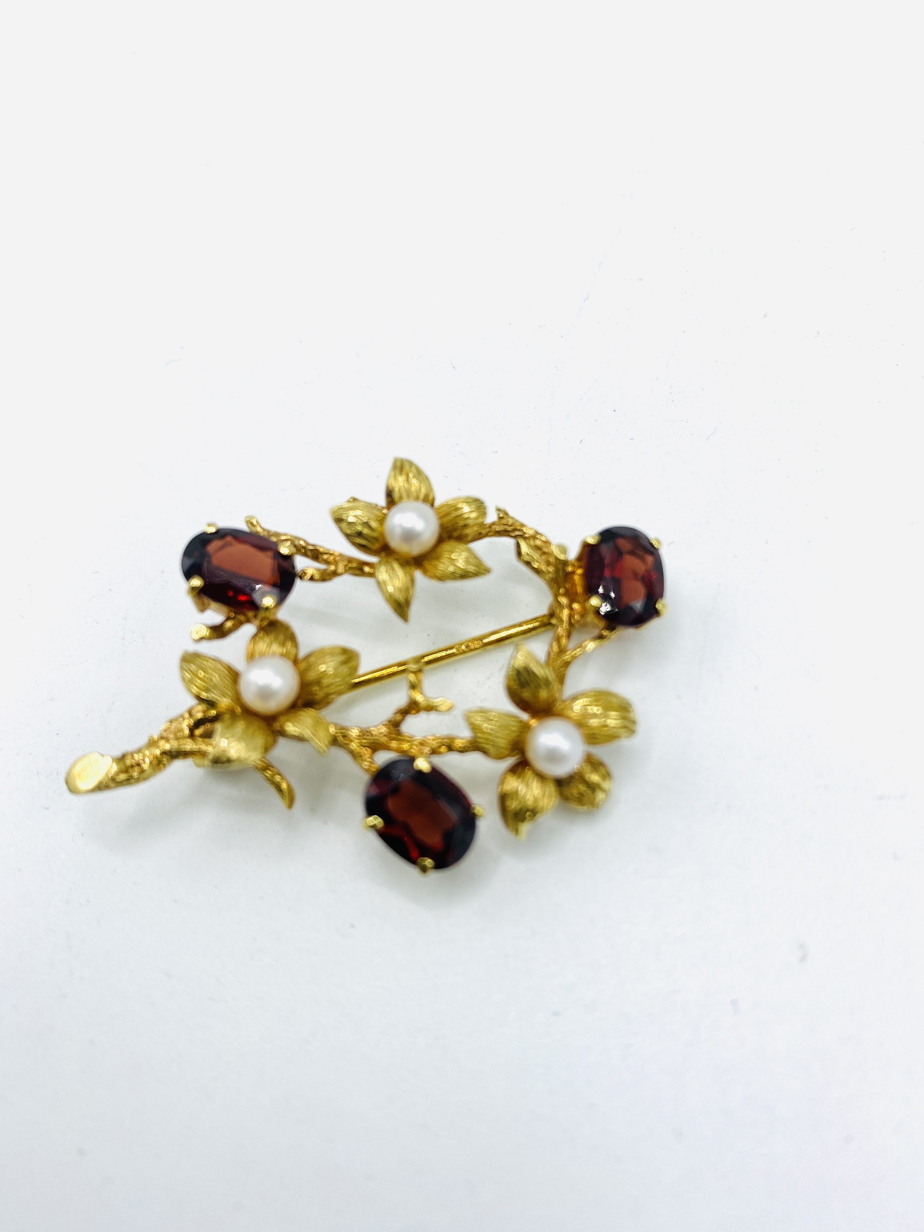 9ct gold floral brooch set with garnets and pearls