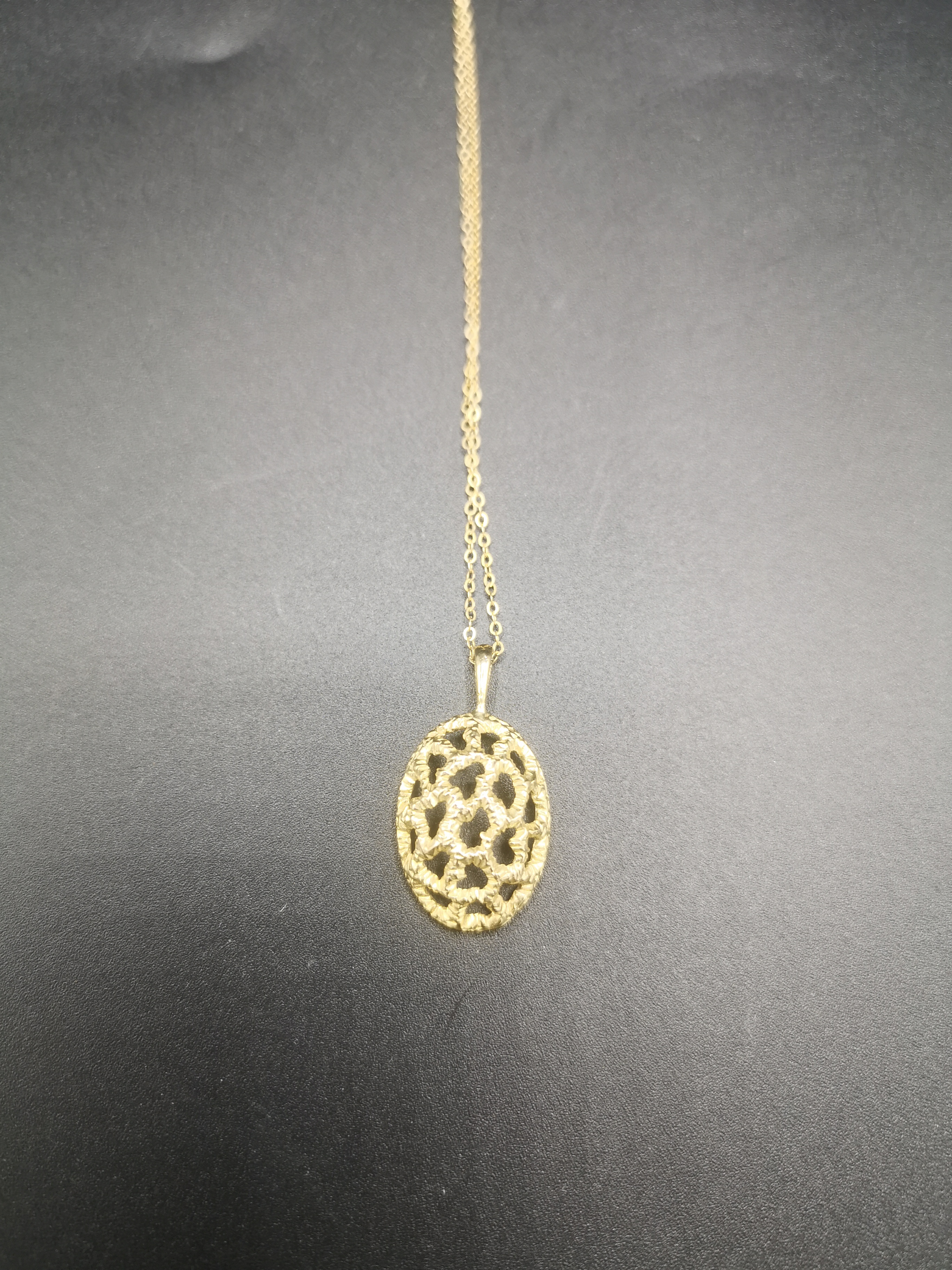 9ct gold necklace and pendant - Image 3 of 6