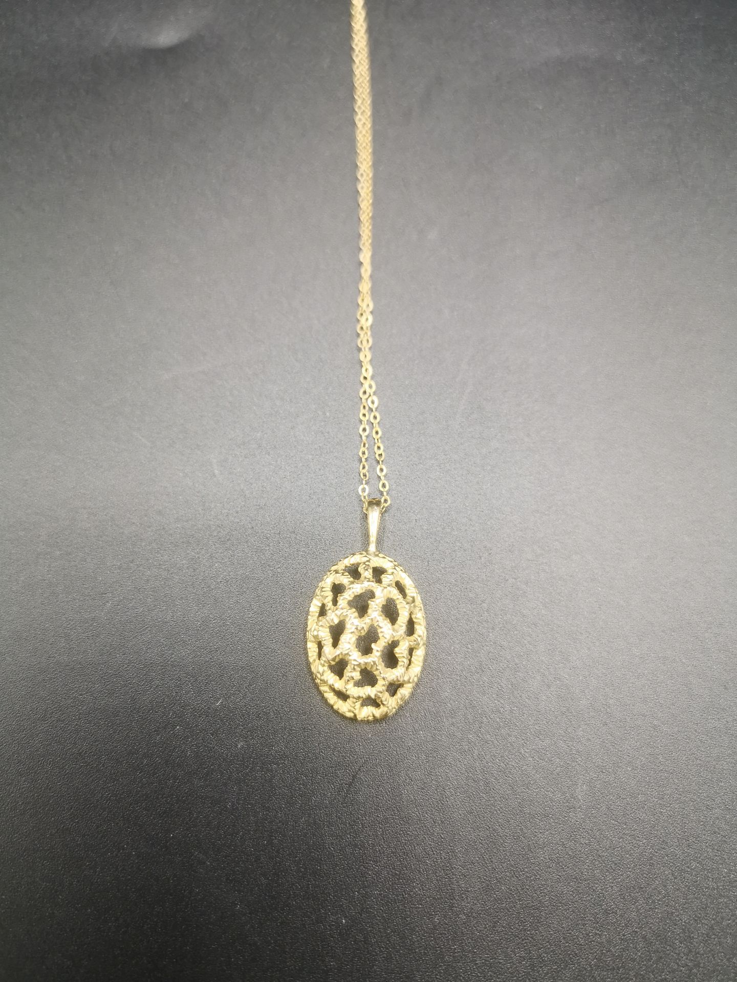 9ct gold necklace and pendant - Image 3 of 6