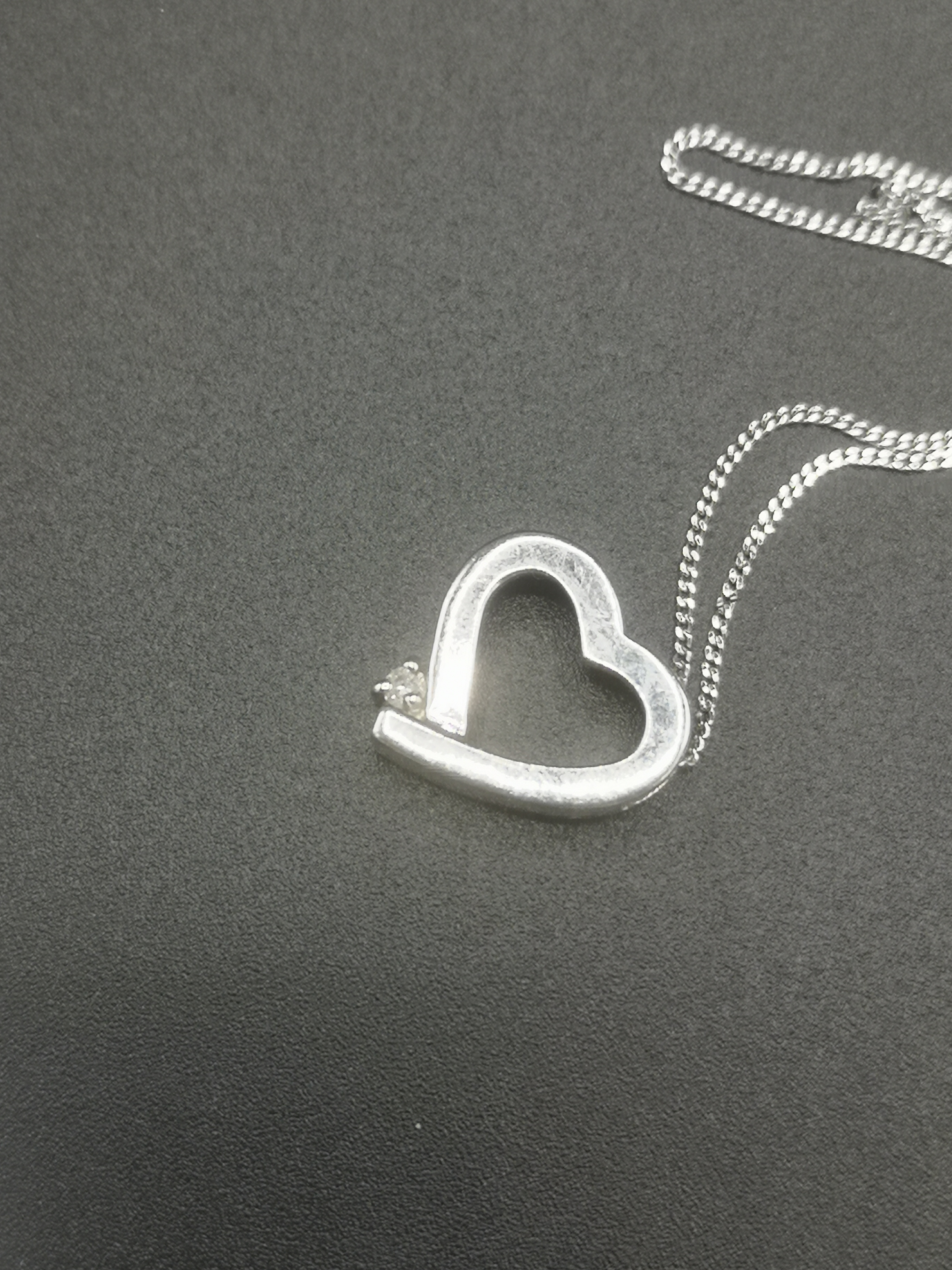 9ct white gold chain and pendant - Image 5 of 6