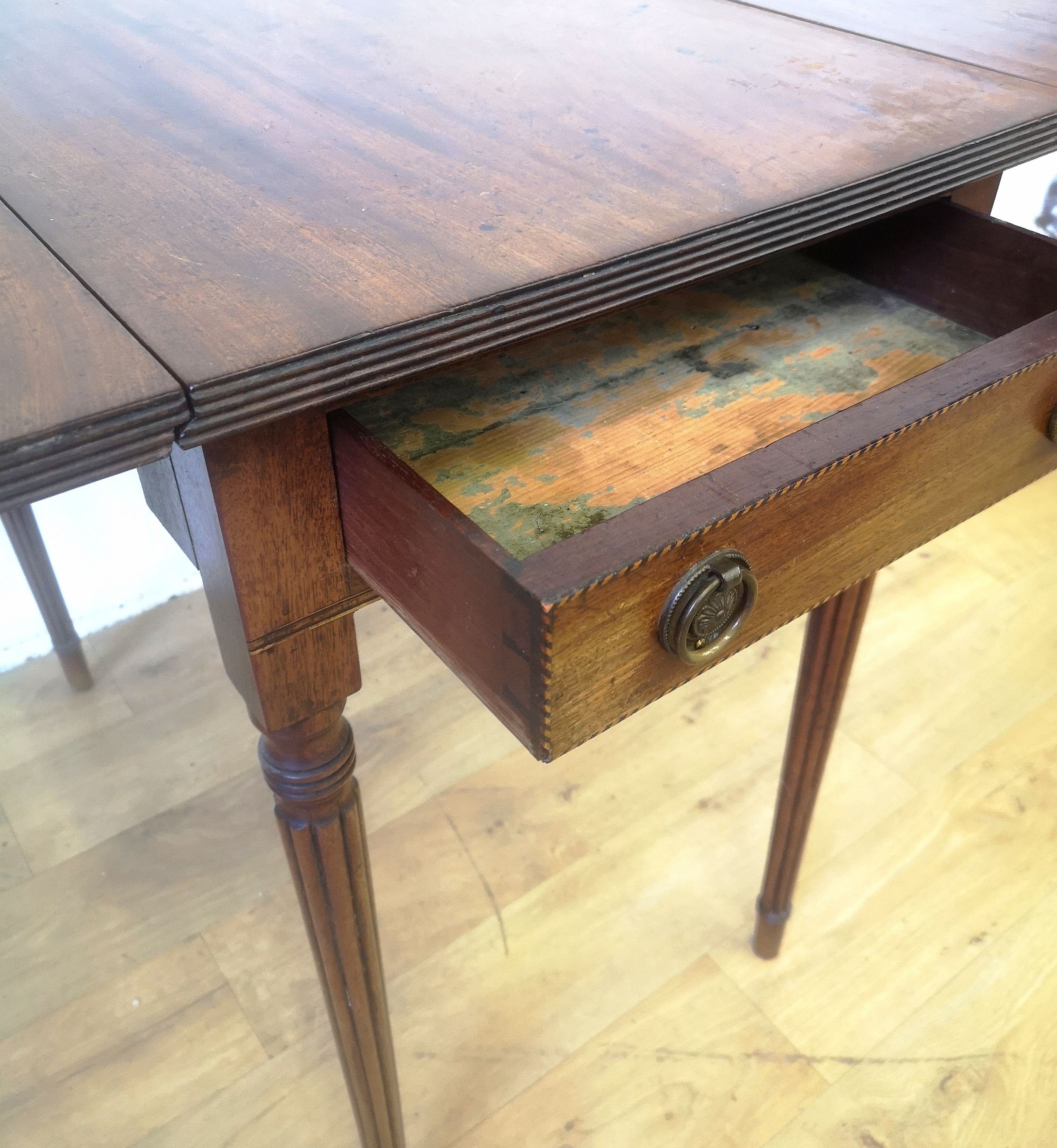 Mahogany drop side table - Image 3 of 6