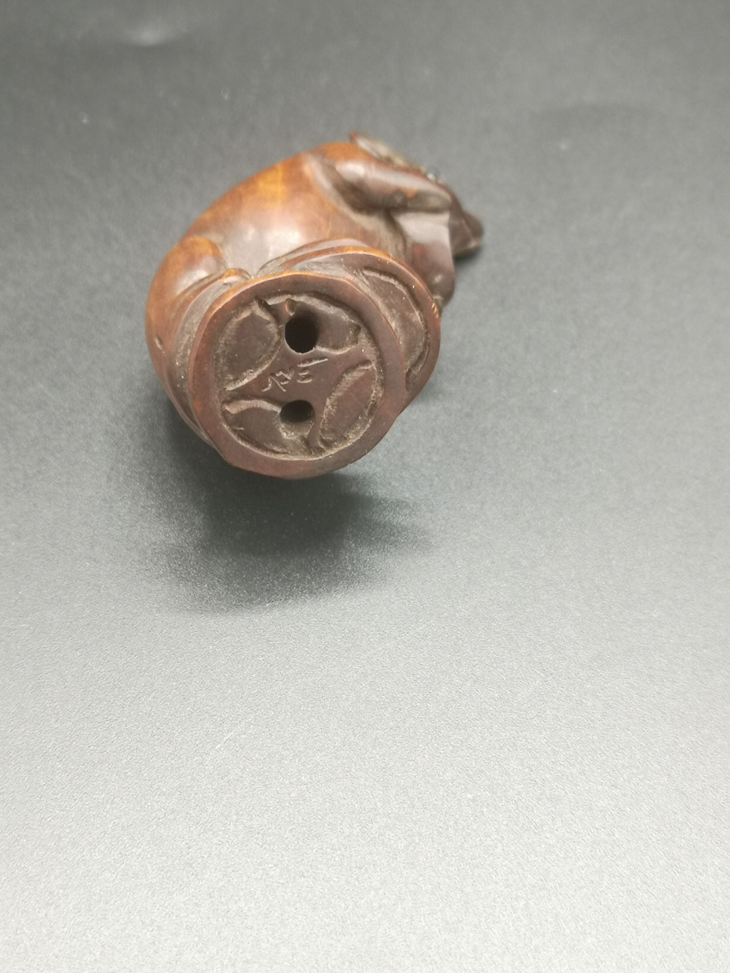 Carved wood netsuke - Image 5 of 5