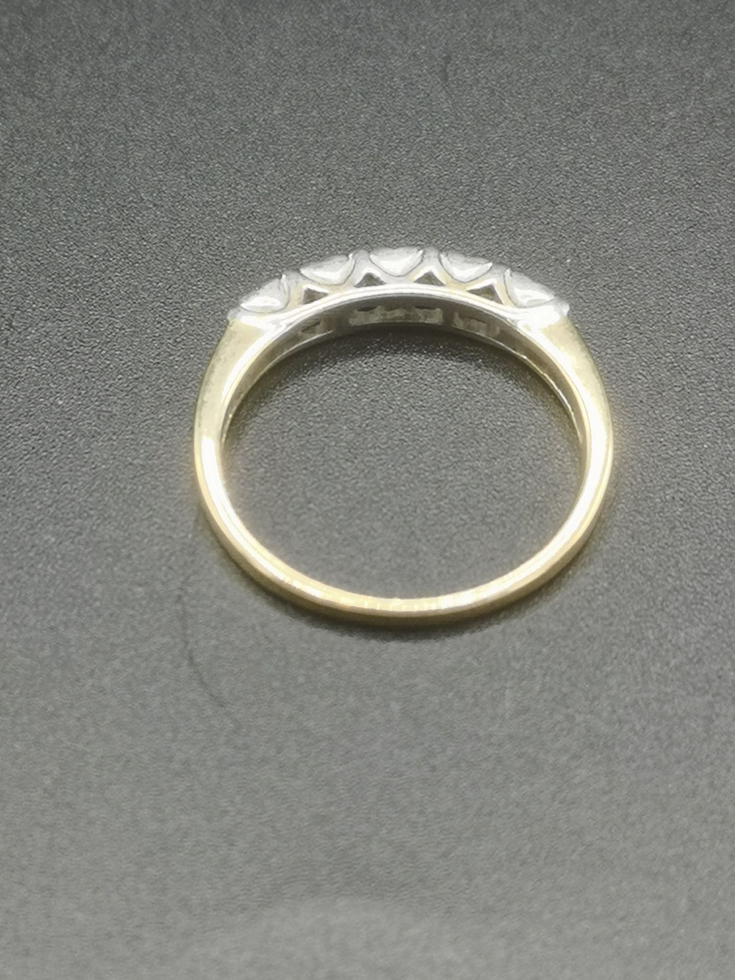 9ct gold ring with channel set diamonds - Image 4 of 5
