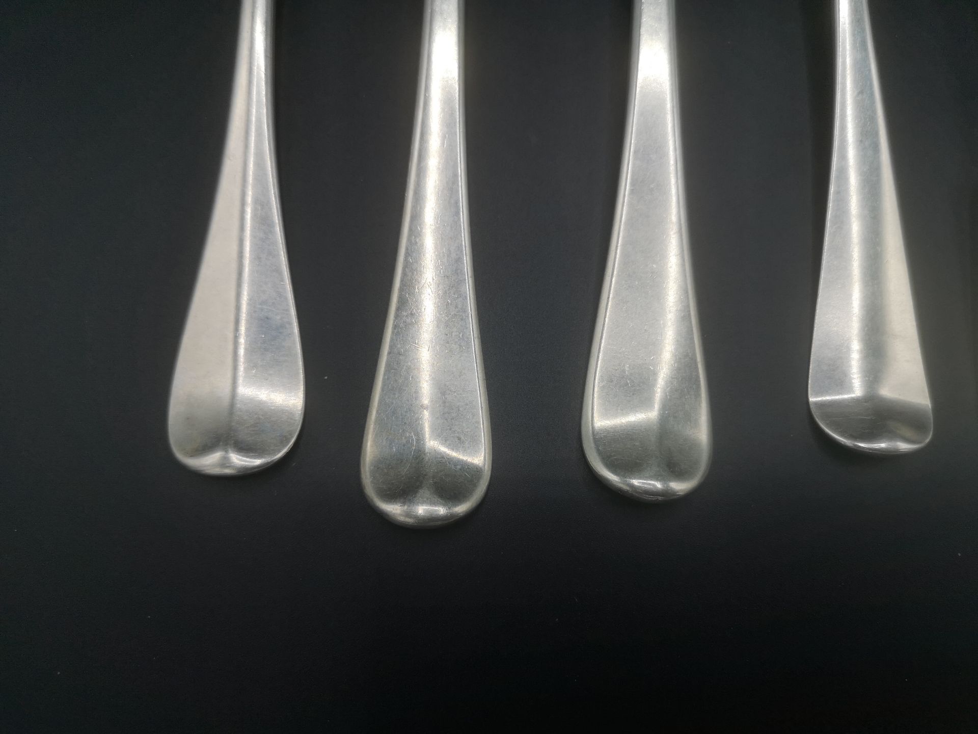 Three Georgian silver forks, together with seven other silver forks - Bild 2 aus 9