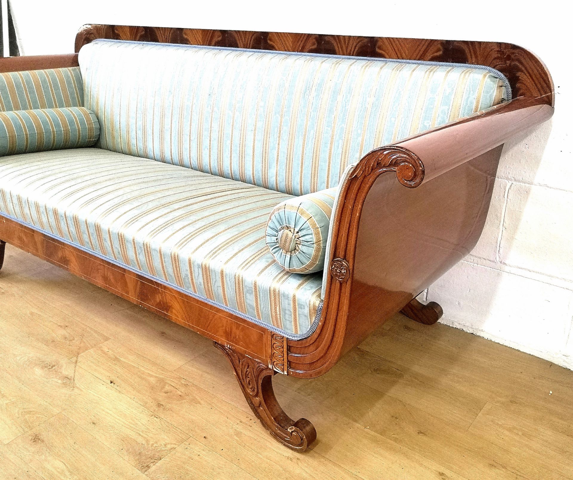 Mahogany Biedermeier style veneer settee - Image 4 of 6