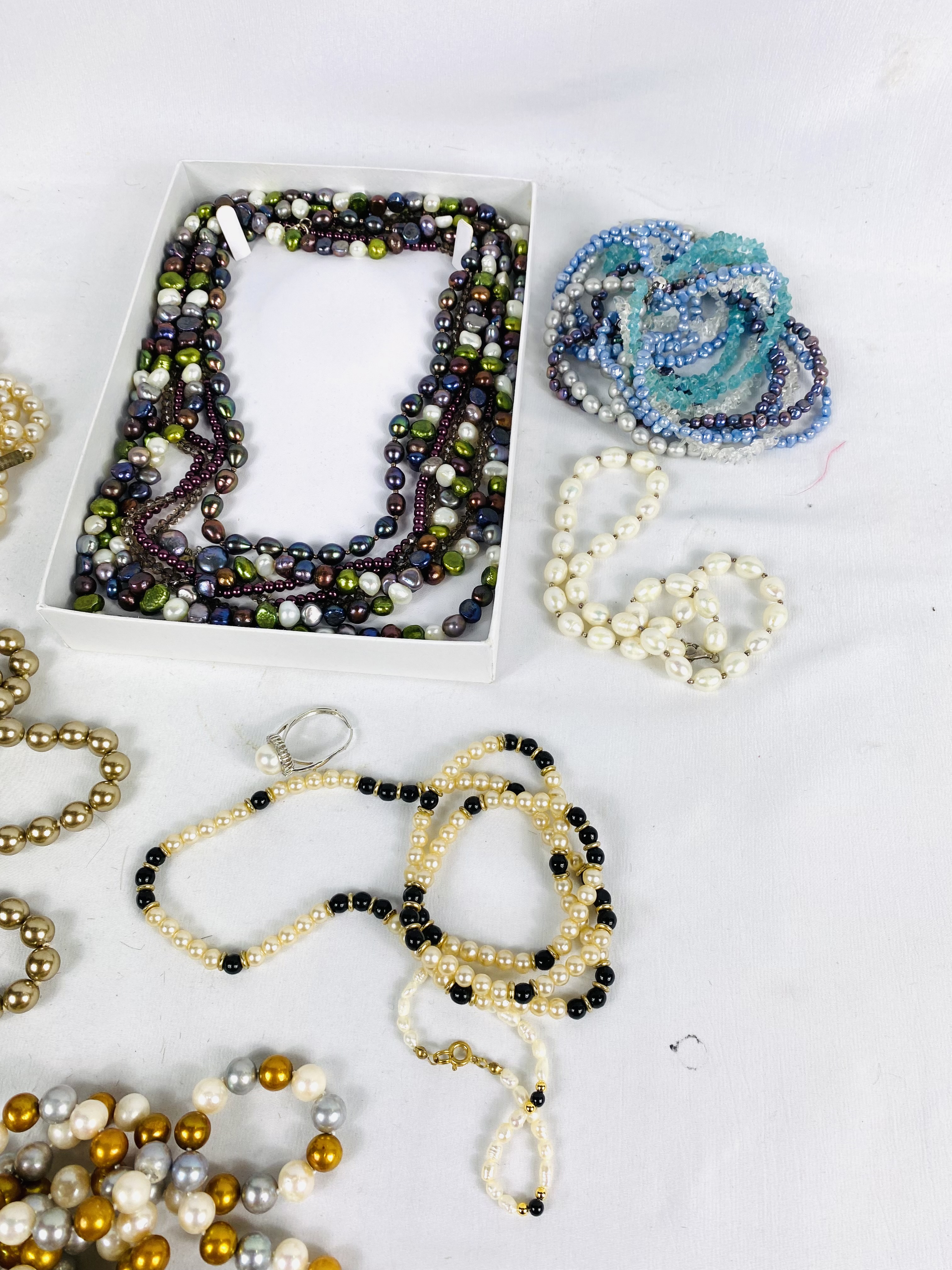 Quantity of pearl necklaces - Image 4 of 5