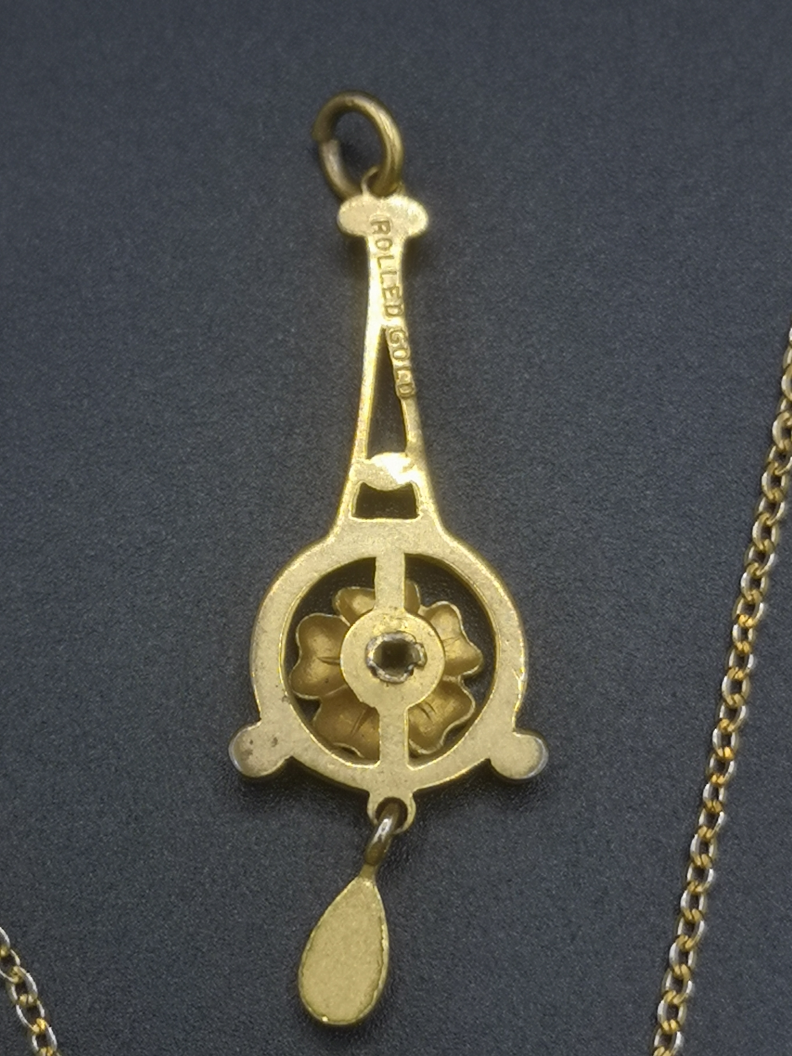 Yellow metal chain and pendant together with a rolled gold pendant - Image 3 of 5