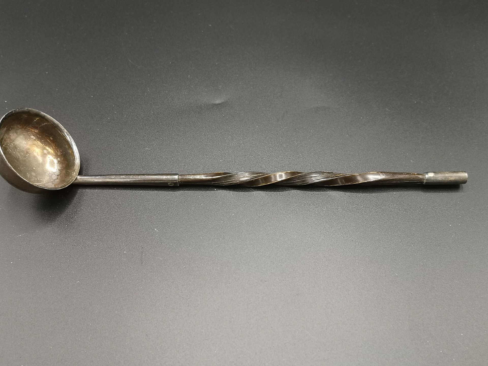 Georgian silver dish, 1871; together with a toddy ladle - Bild 5 aus 6