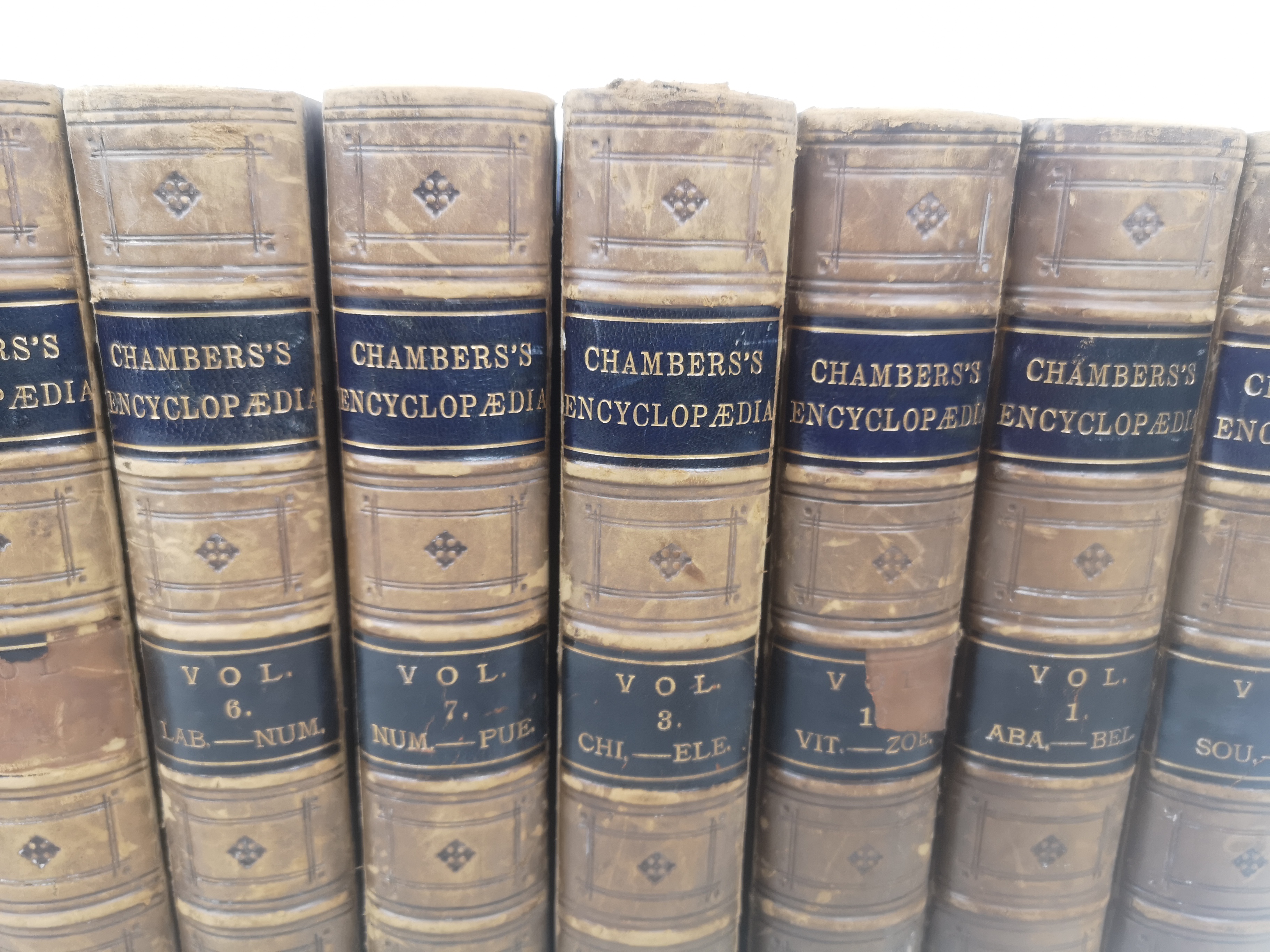Chambers Encyclopedia, ten volumes half bound - Image 4 of 7