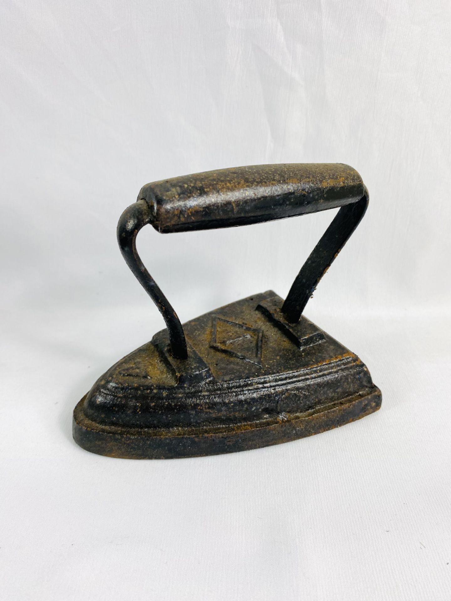 Seven cast iron flat irons - Image 5 of 6