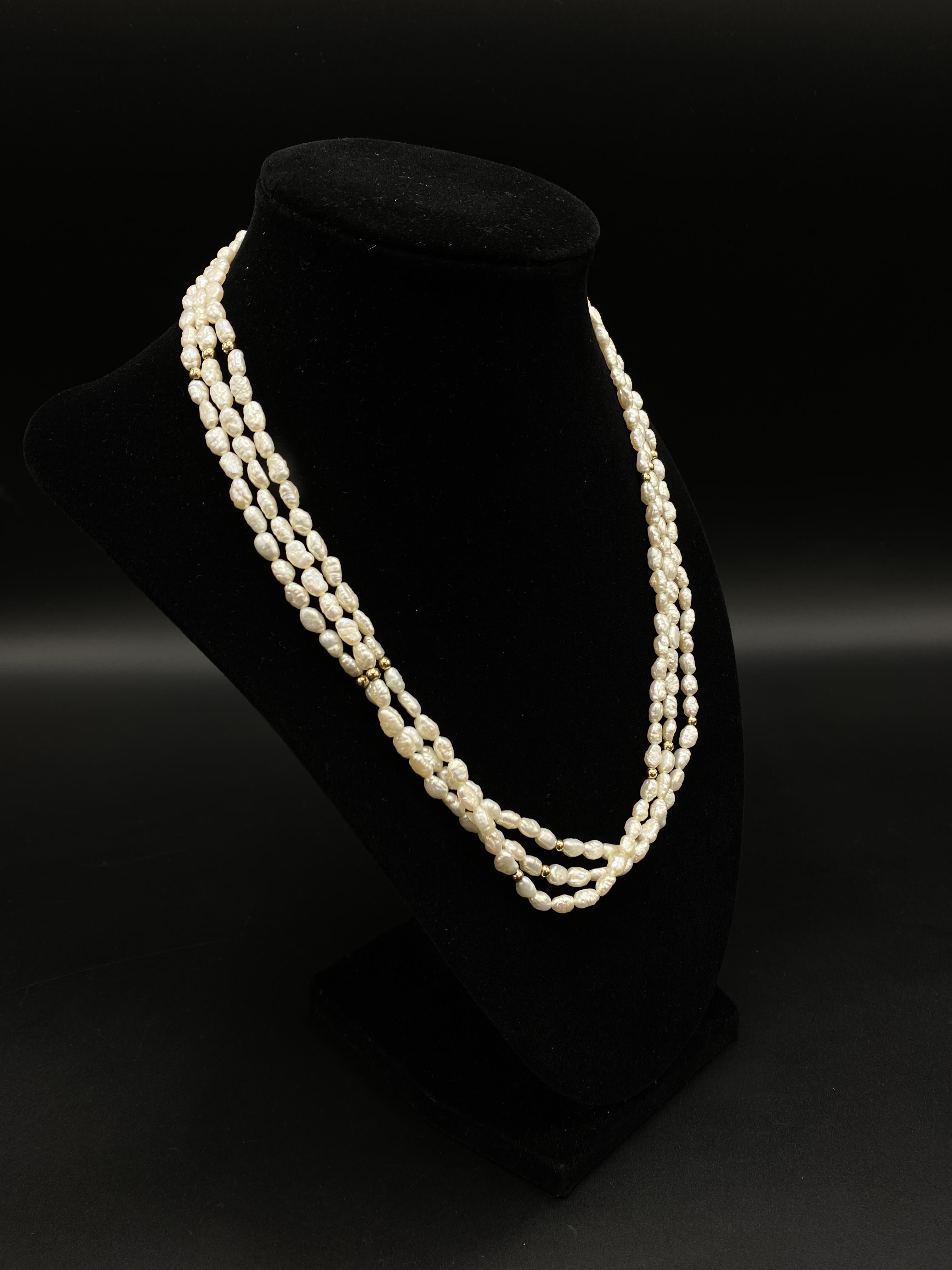 Two pearl necklaces with gold clasps - Image 6 of 9