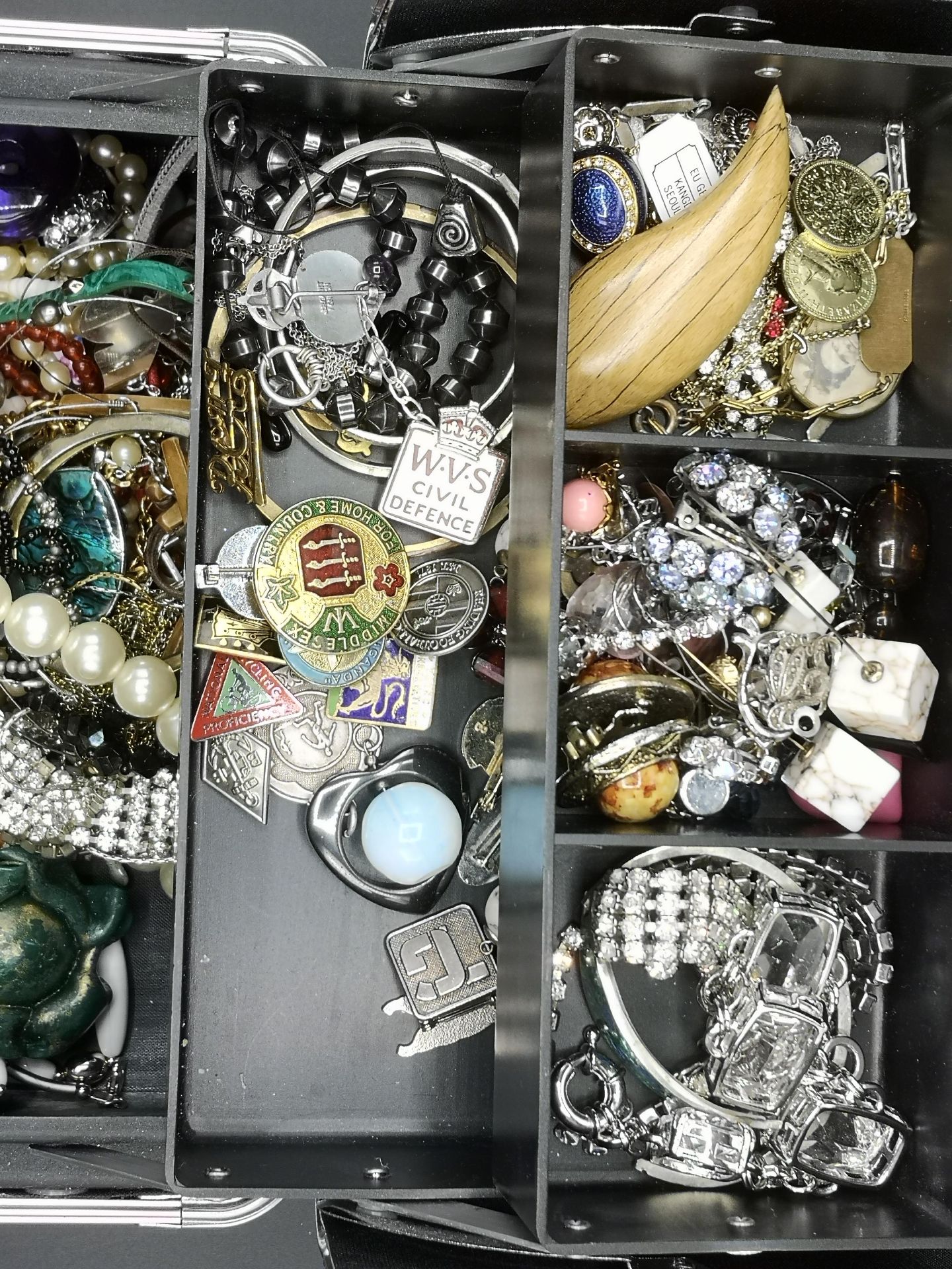 Quantity of costume jewellery - Image 4 of 10