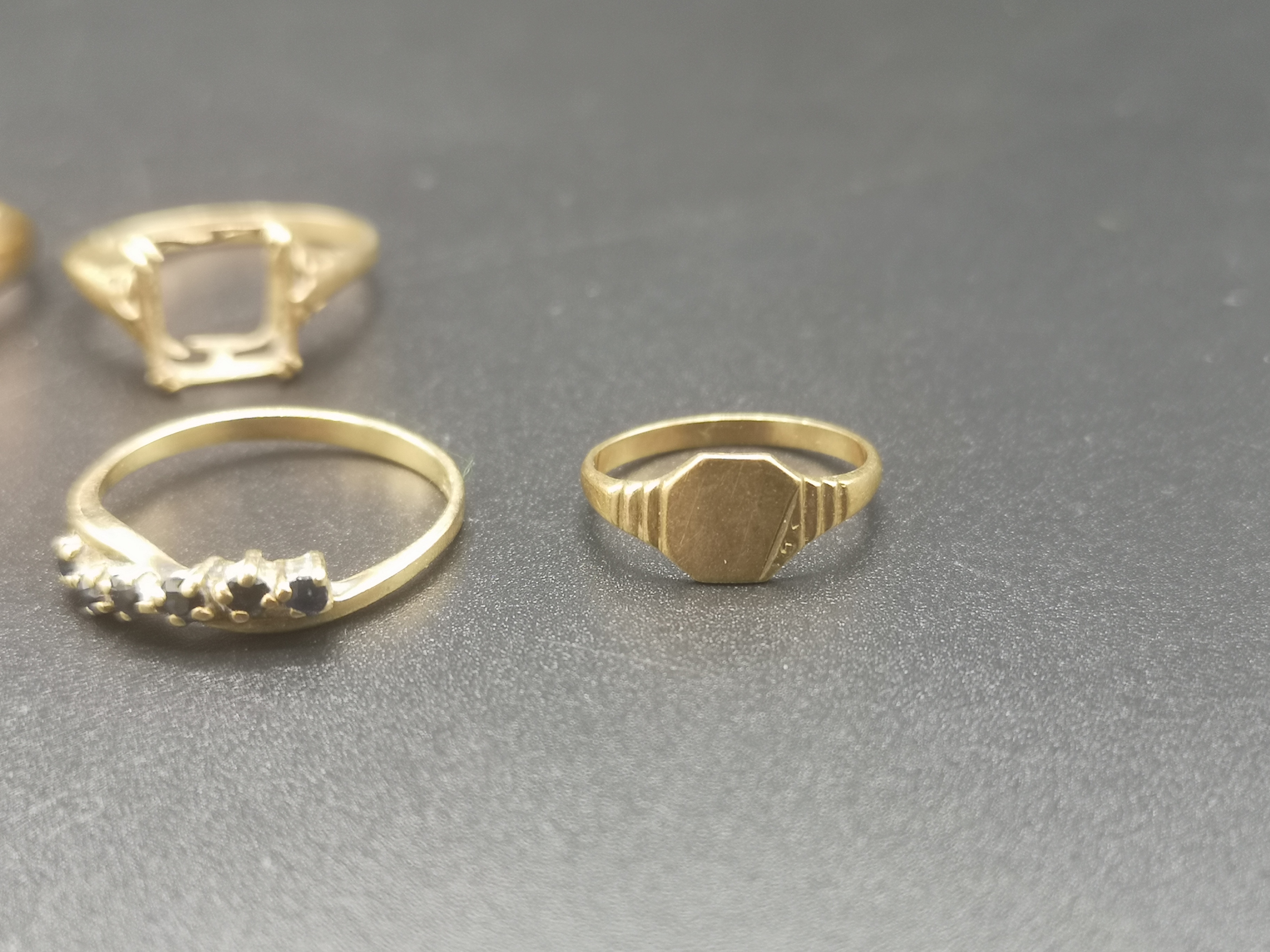 Six 9ct gold rings - Image 6 of 6